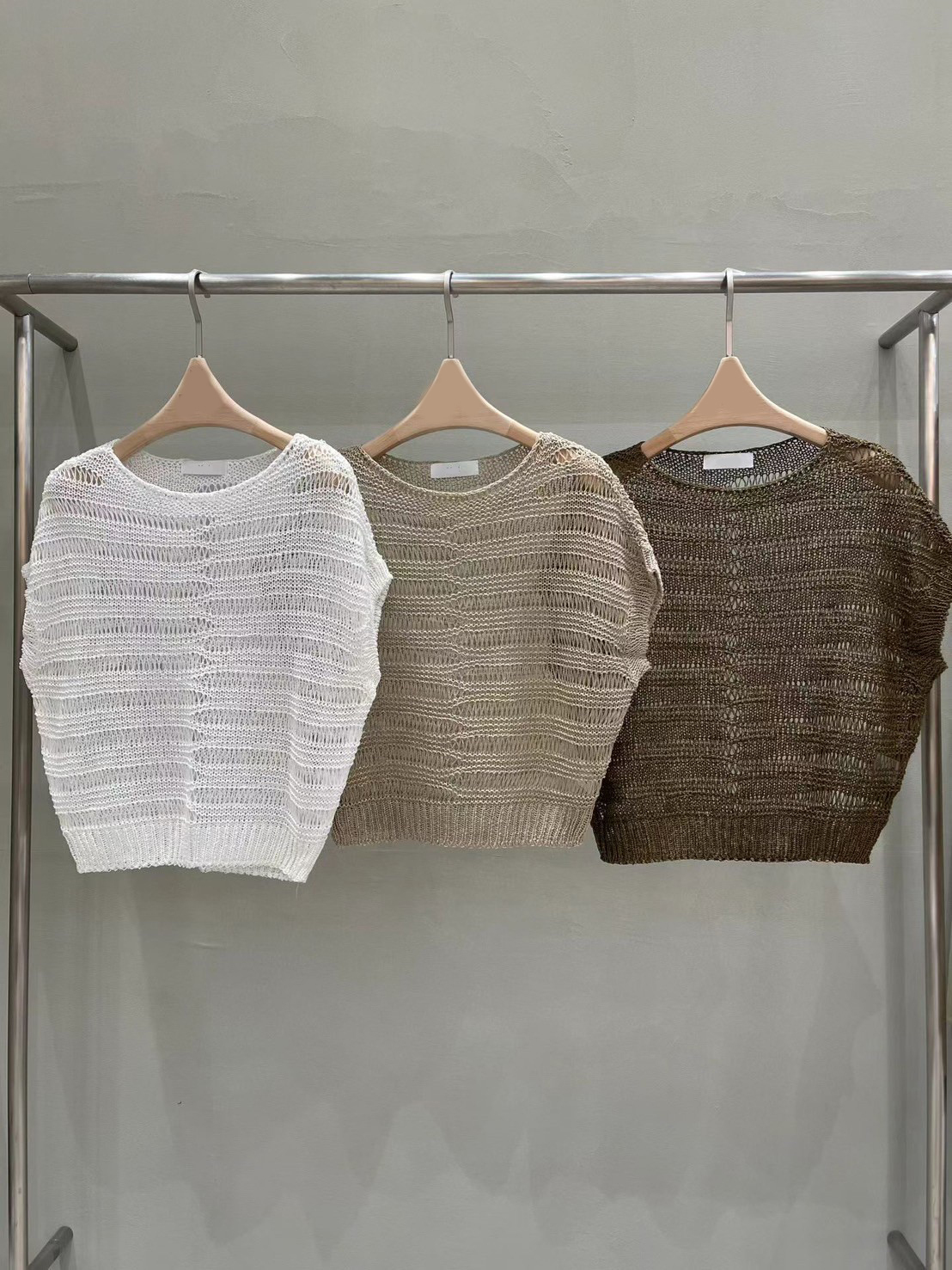 度假氣息洞洞針織微閃亮片落肩上衣 / 3色