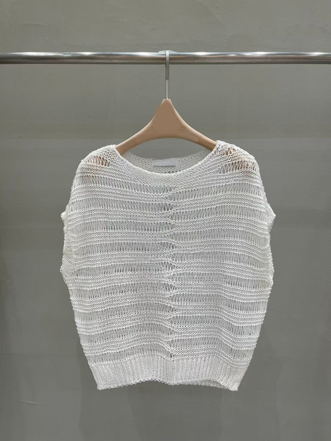 度假氣息洞洞針織微閃亮片落肩上衣 / 3色