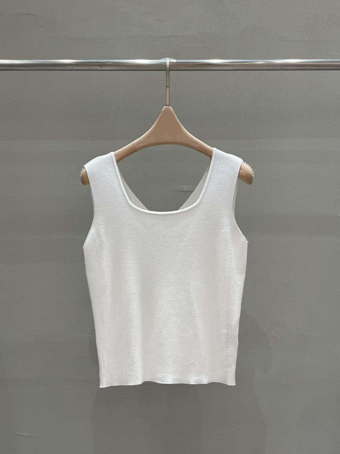 經典款前方領後V領針織背心上衣 / 2色