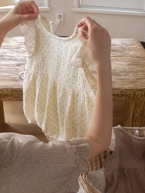 JUUNEEDU 點點蕾絲皺感 純棉 寶寶包屁衣