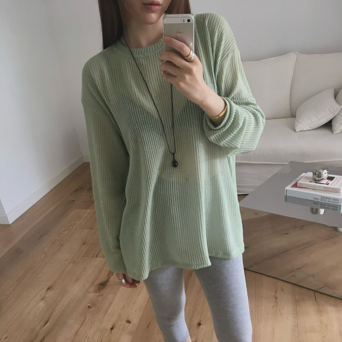 微透感長袖慵懶圓領直線織紋感上衣 / 3色