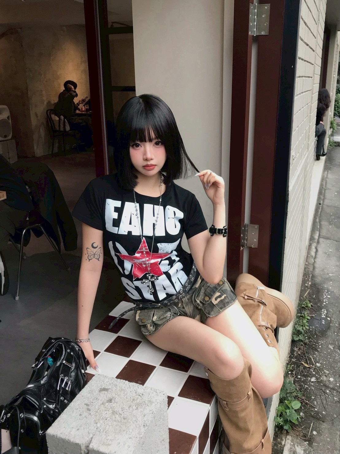 ★星星字母塗鴉印花正肩短踢