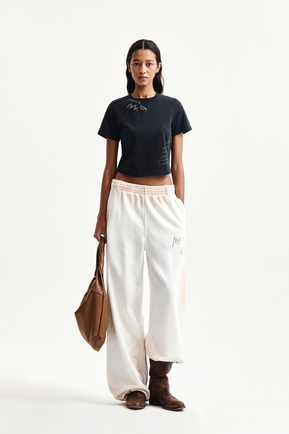 \平過香港超多😱4日限定直播價｜入code 3件-$58 / Matin Kim｜女生短版MK2611TS001M [2 colors]✨關鍵字：M98