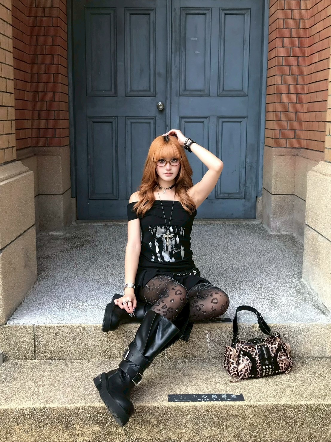 黑翼天使 不規則一字領上衣