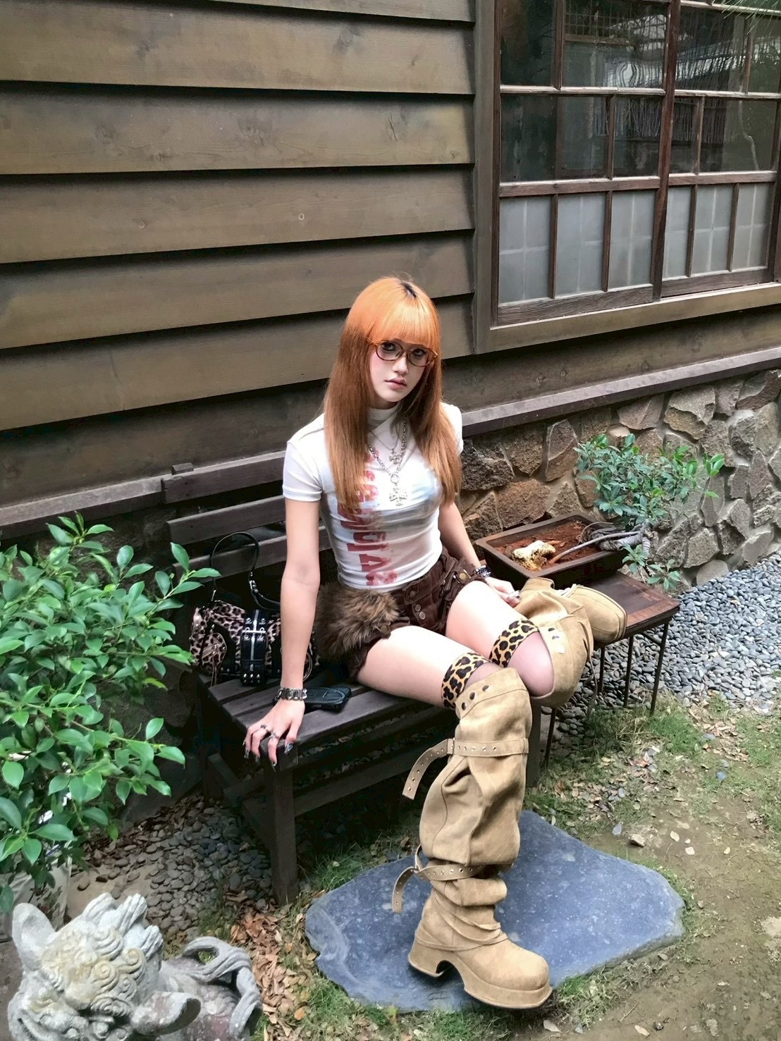 辣妹養成記 美式字母哥領透膚上衣