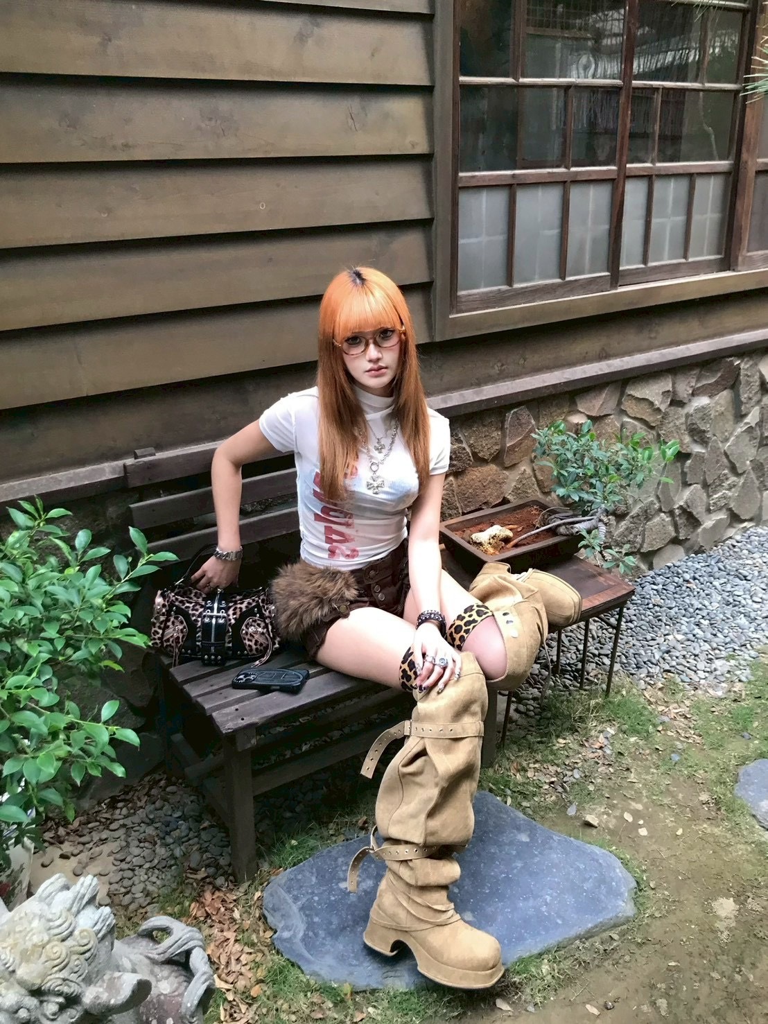 辣妹養成記 美式字母哥領透膚上衣