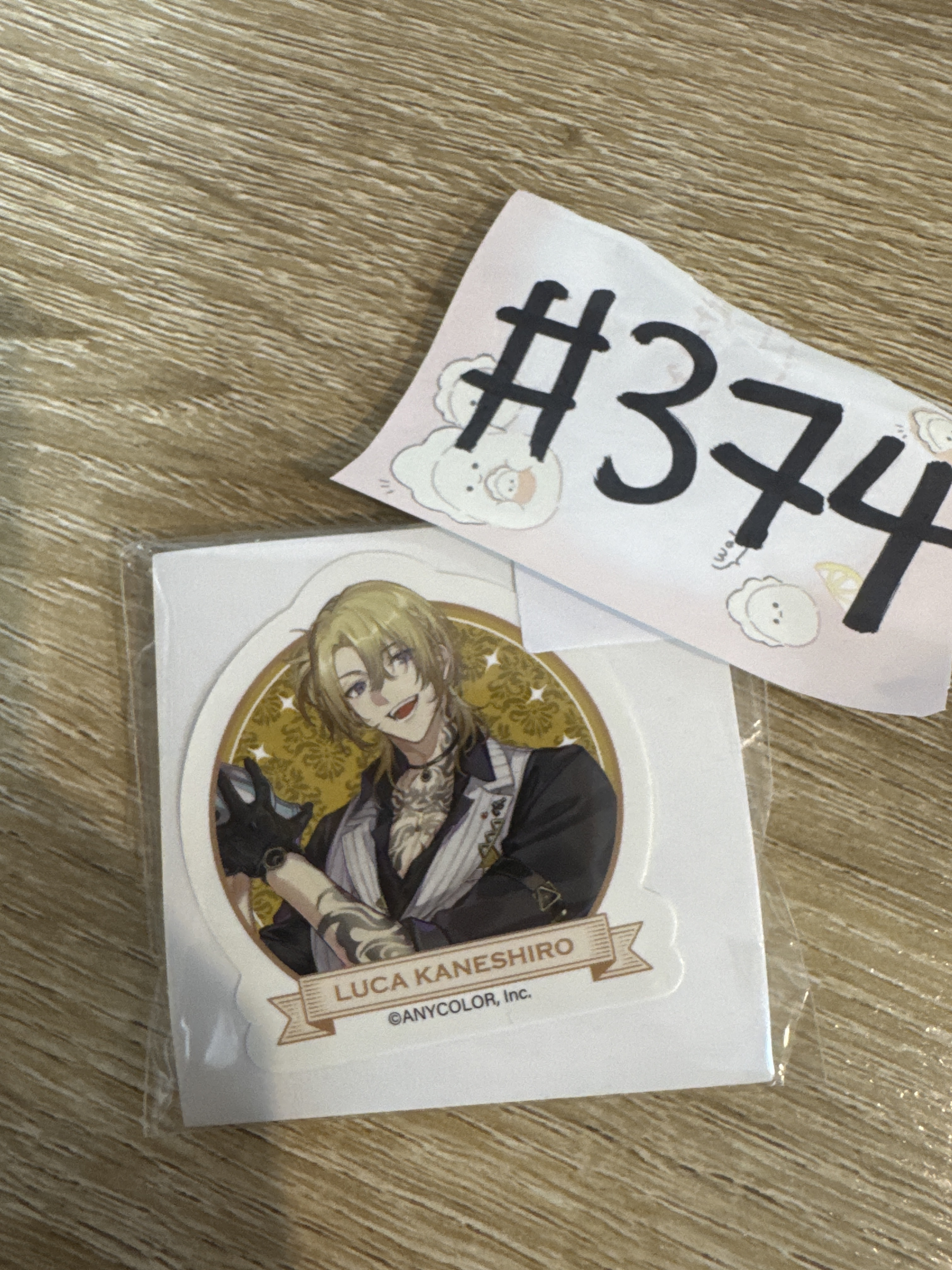 彩虹社 LUCA 襟章#374