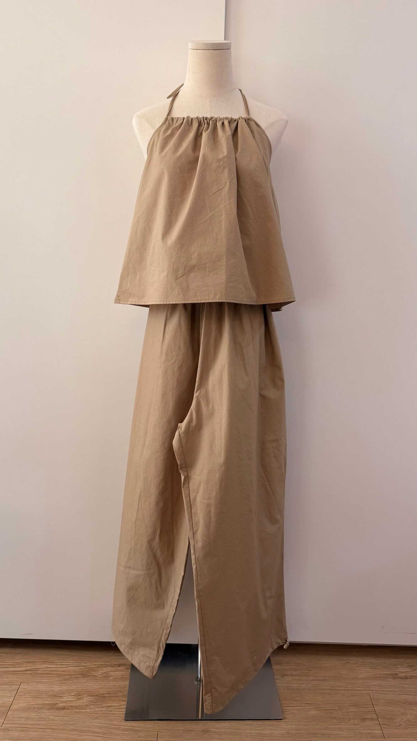 [現貨]  AK27// 棉質無袖繞脖背心＋寬版長褲 SET