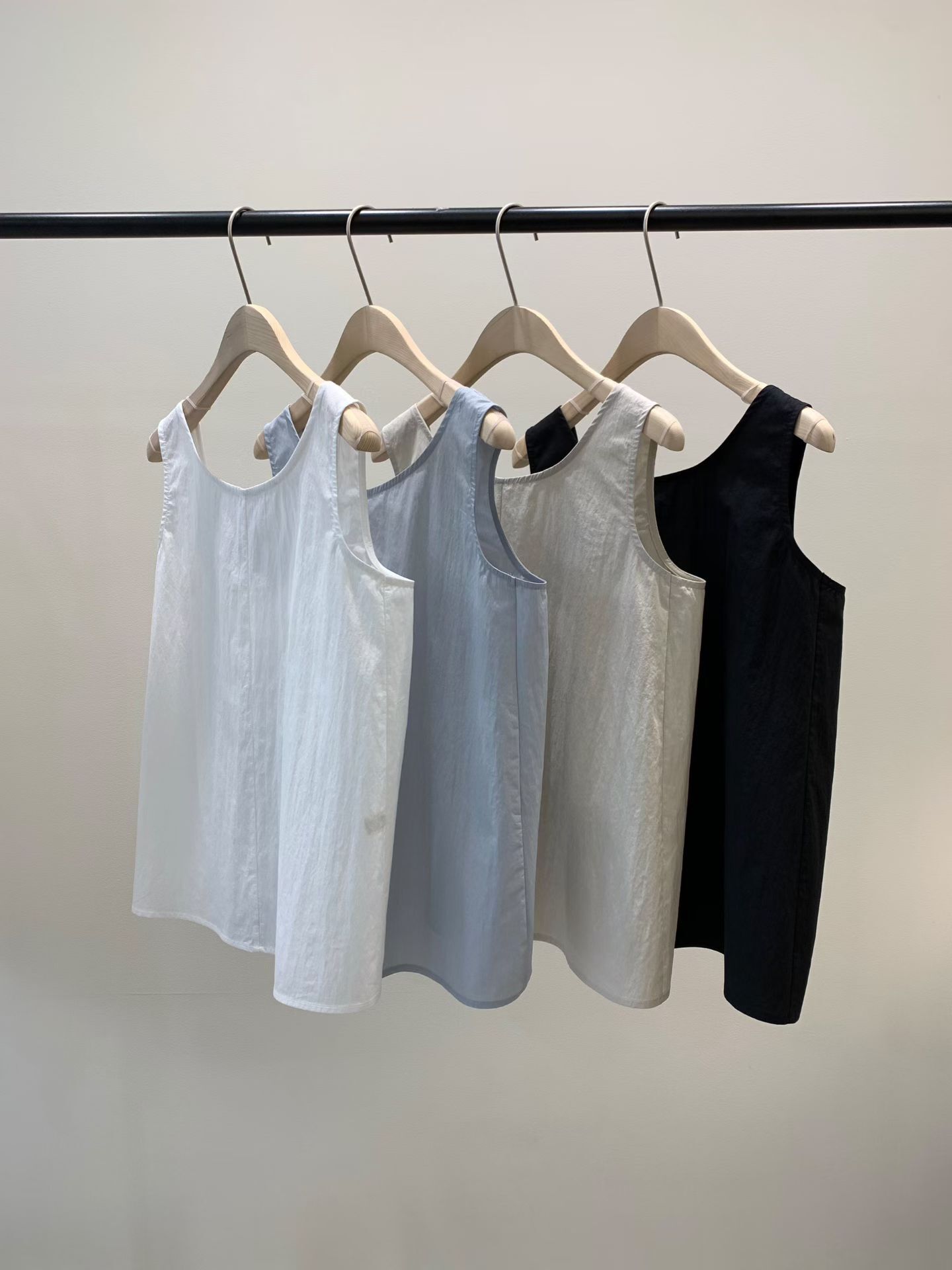 KN6106 圓領微鄒背心