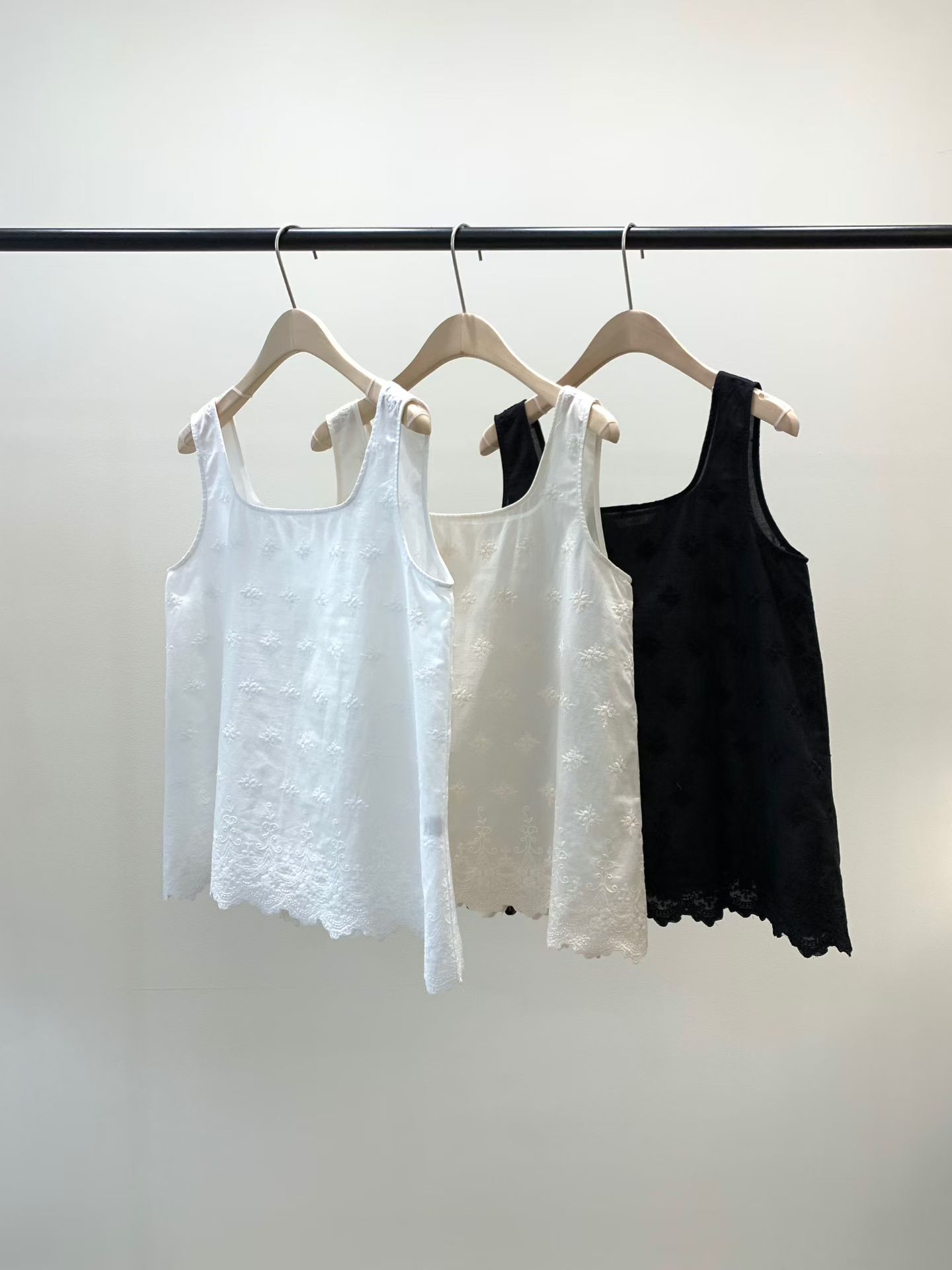 KN6107 刺綉清雅背心