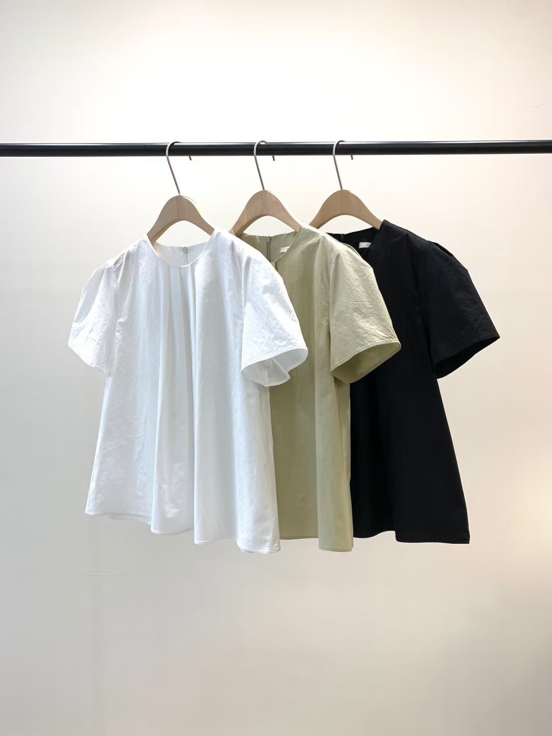 KN6123 後拉鏈泡泡袖上衣