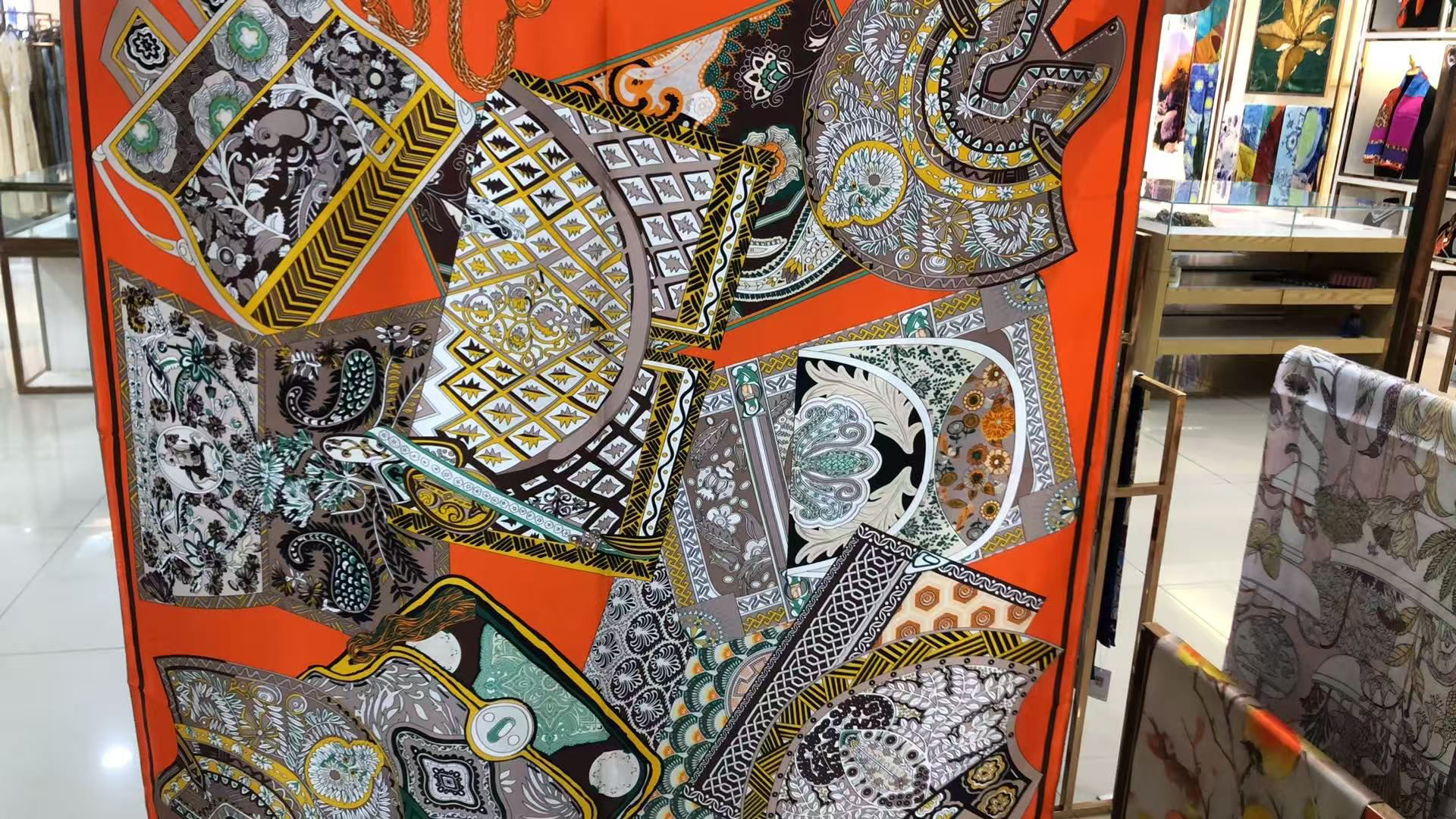 0422sz17-SZHK-QUILT-100 % 桑蠶絲絲巾 106cm x 106cm "$388/1條 $699/2條以上"(S1-S6)