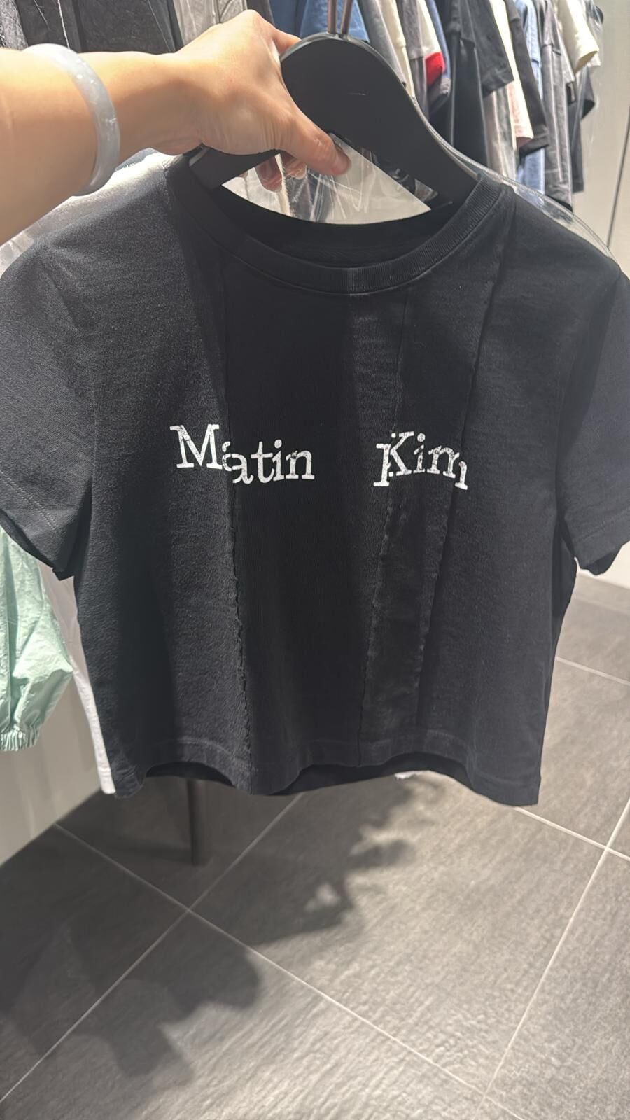 \平過香港超多😱4日限定直播價｜入code 3件-$58 / Matin Kim｜女生短版 MK2600TS707V [2 colors]✨關鍵字：M283