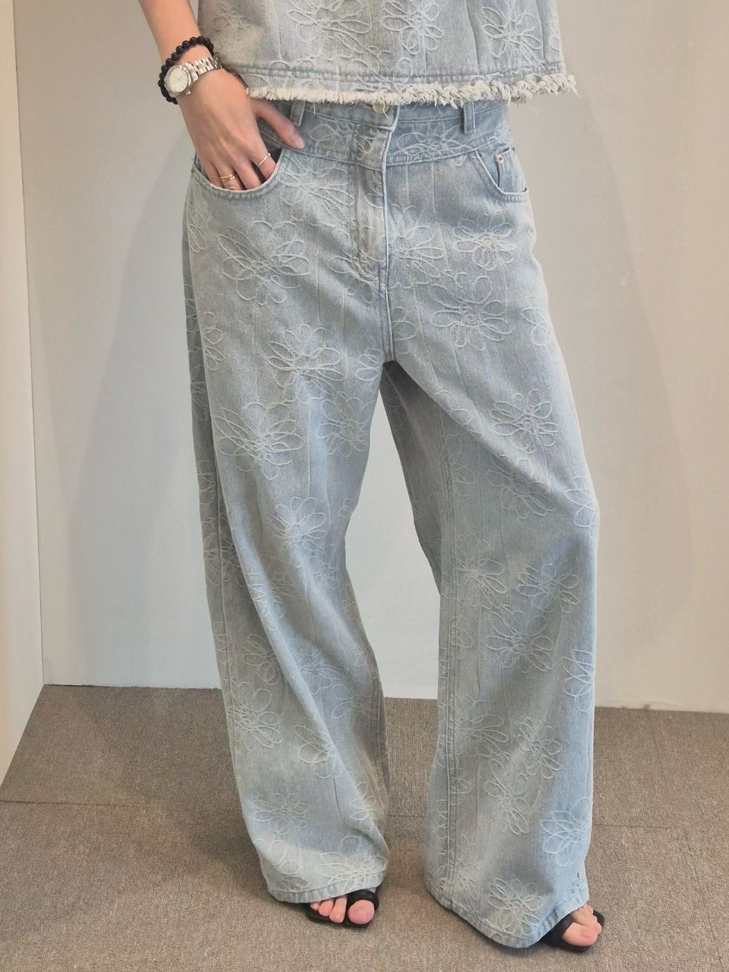 Apr6103本期推薦_不規則口袋 流浪小花雙釦直筒牛仔褲