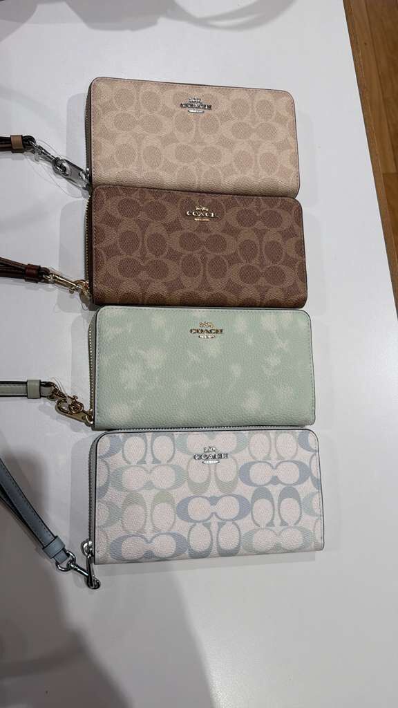 YP058 Coach 經典老花拉鍊長包