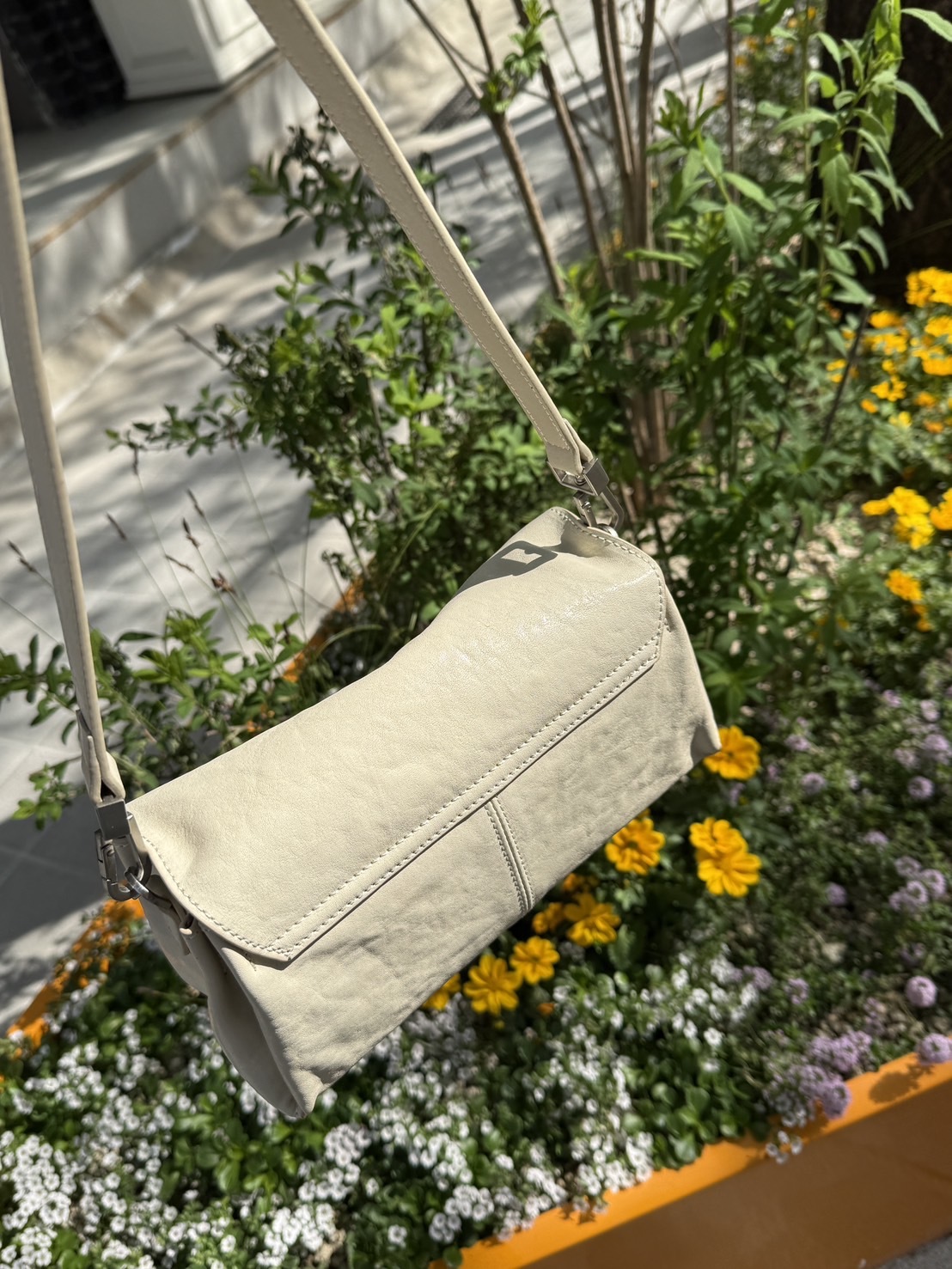 26C402自留推薦 簡約不退流行的質感牛皮梯形包