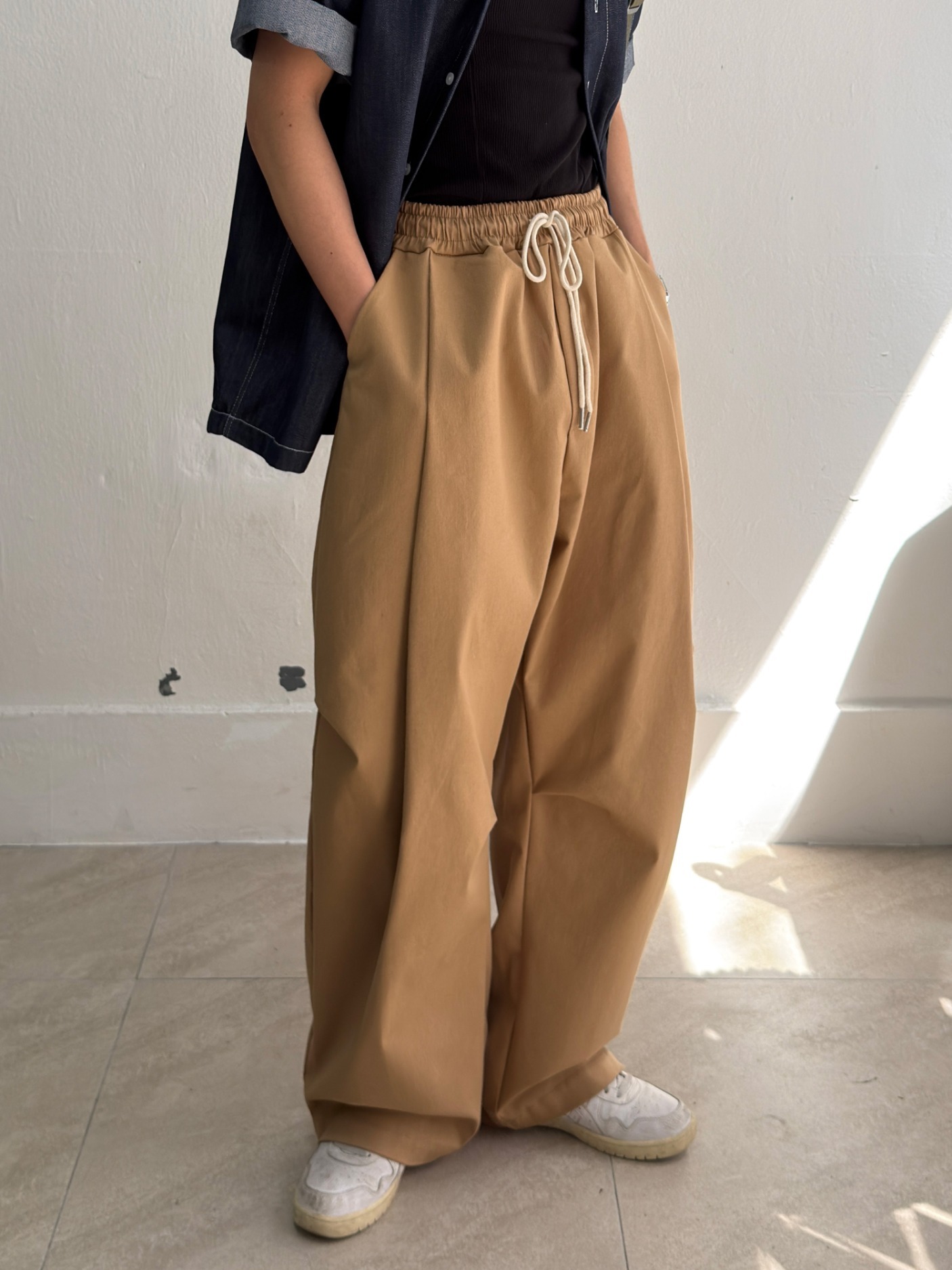 弧形曲線休閒褲