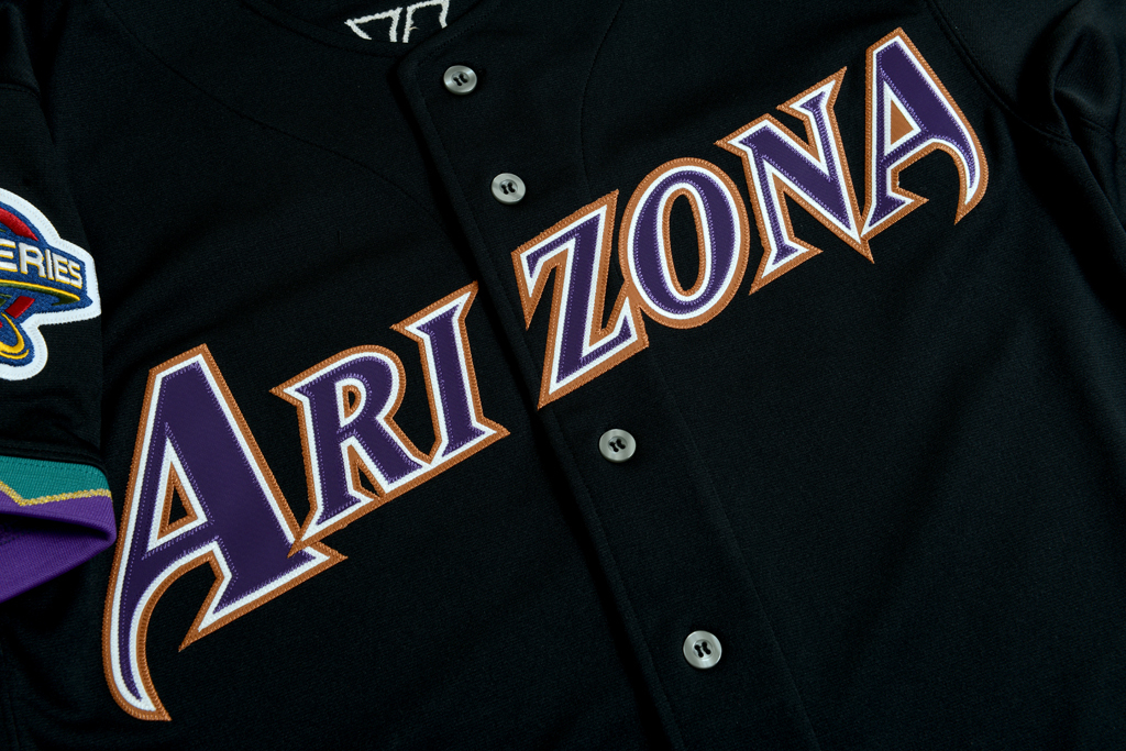 Mitchell & Ness 亞利桑那響尾蛇隊 Randy Johnson 2001 球員版 客場球衣