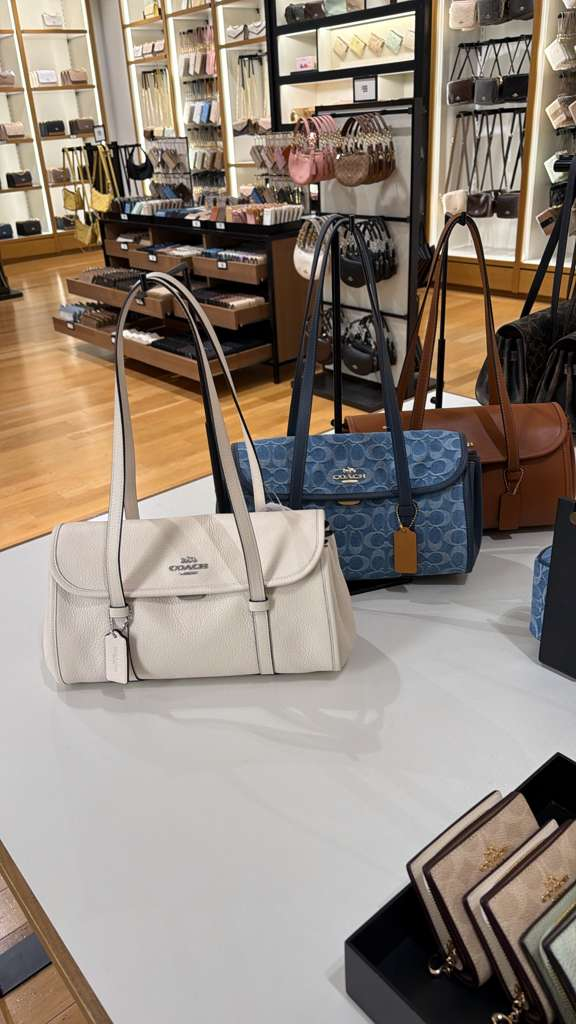 YP059 Coach Bridget Flap 法棍包 30x17cm