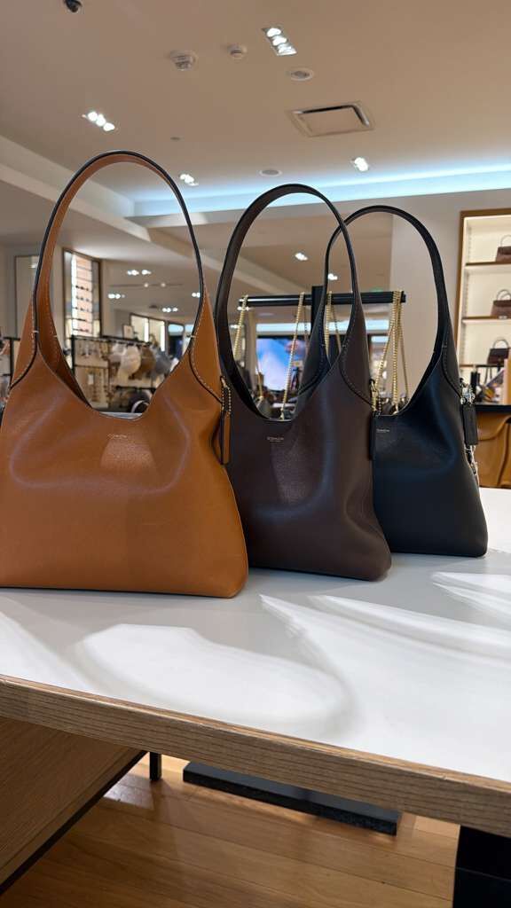 YP093 Coach Brooklyn 28 單肩皮手袋 28x22cm