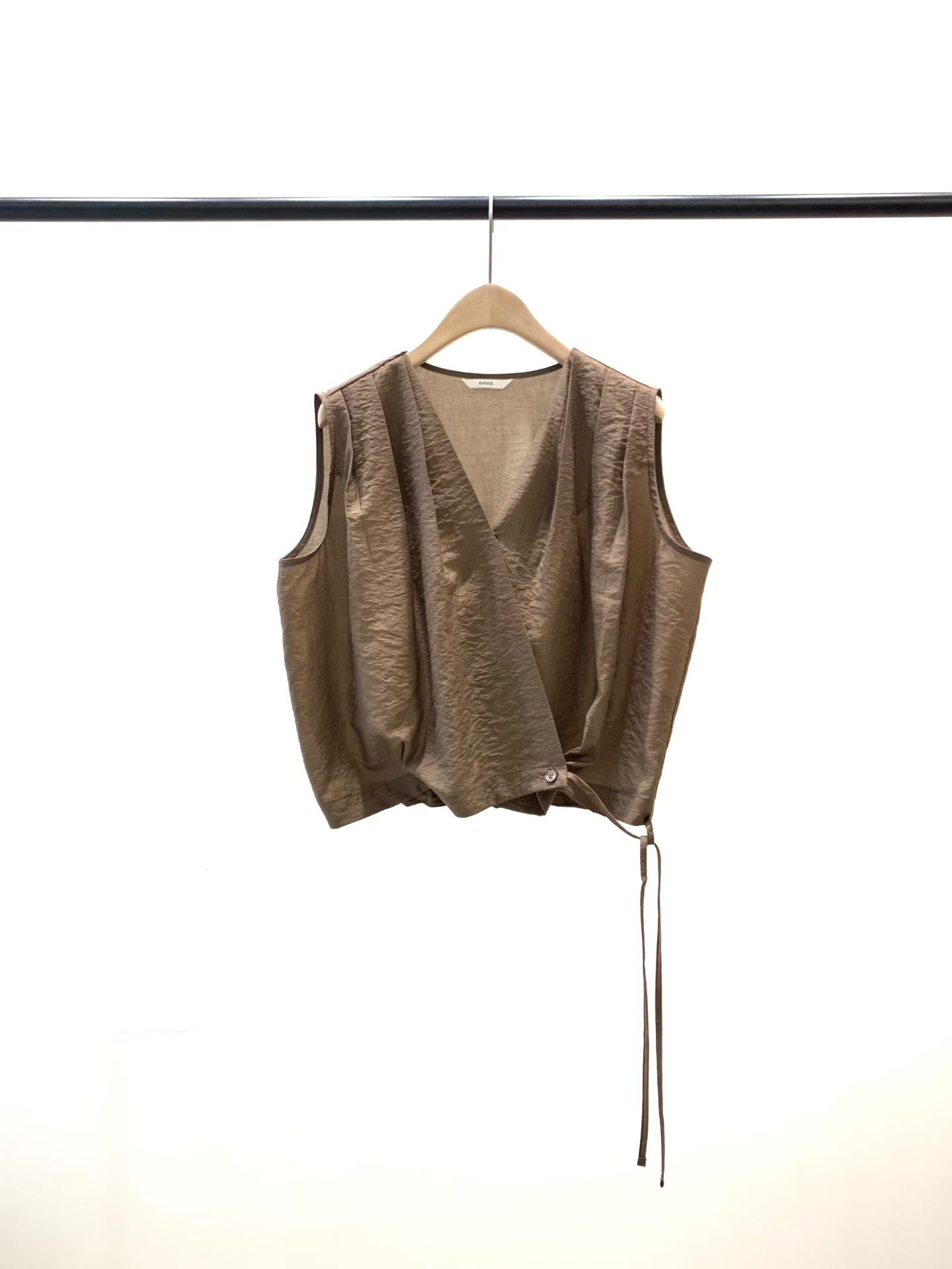 KN6132 紋路感混絲綁腰背心