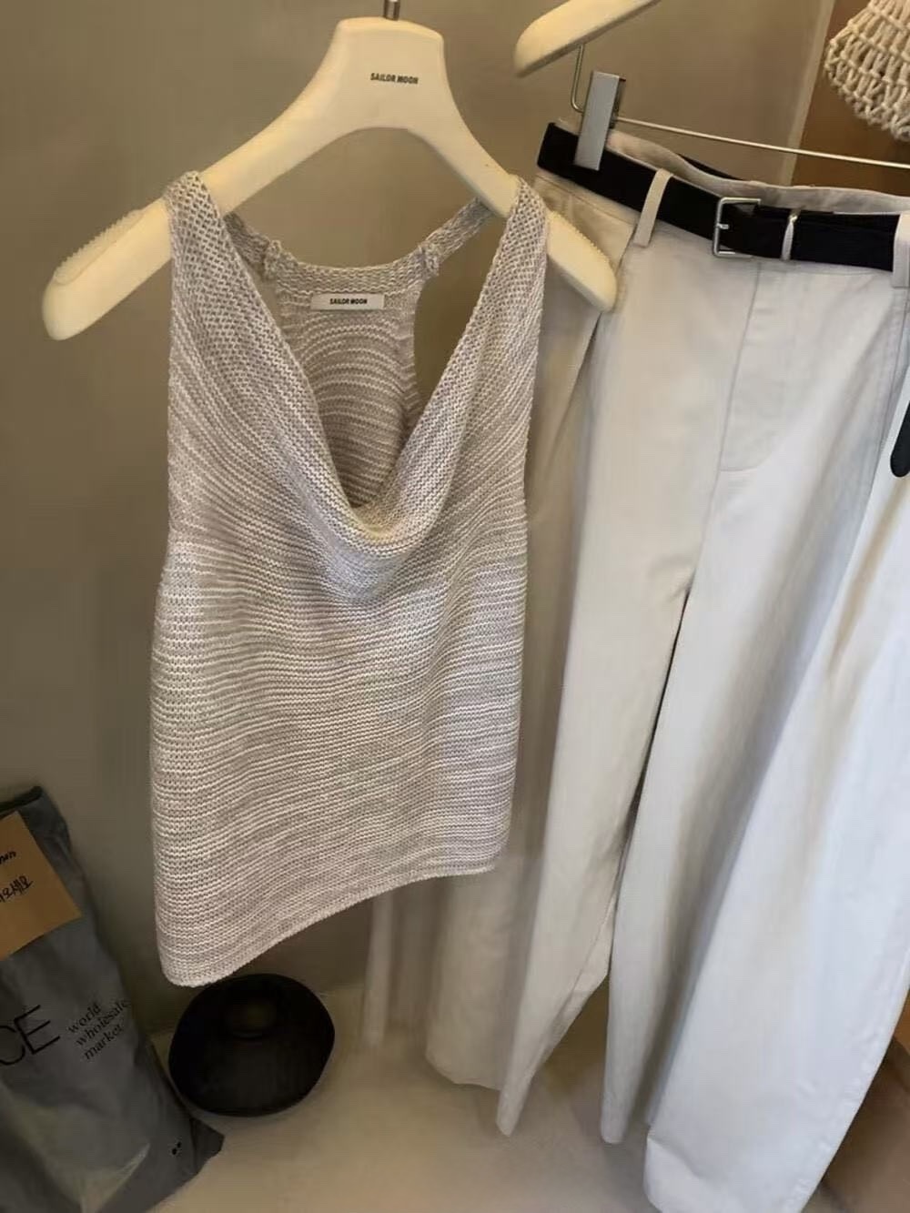 882 簡約鏤空盪領針織背心