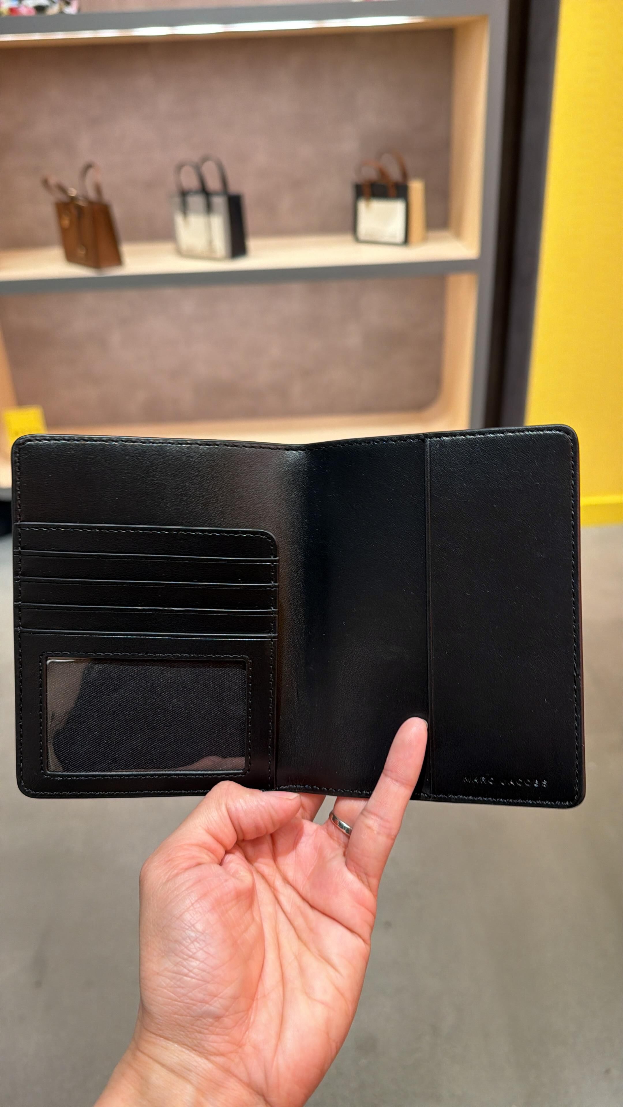 YP096 Marc JacobsThe Bold 護照套