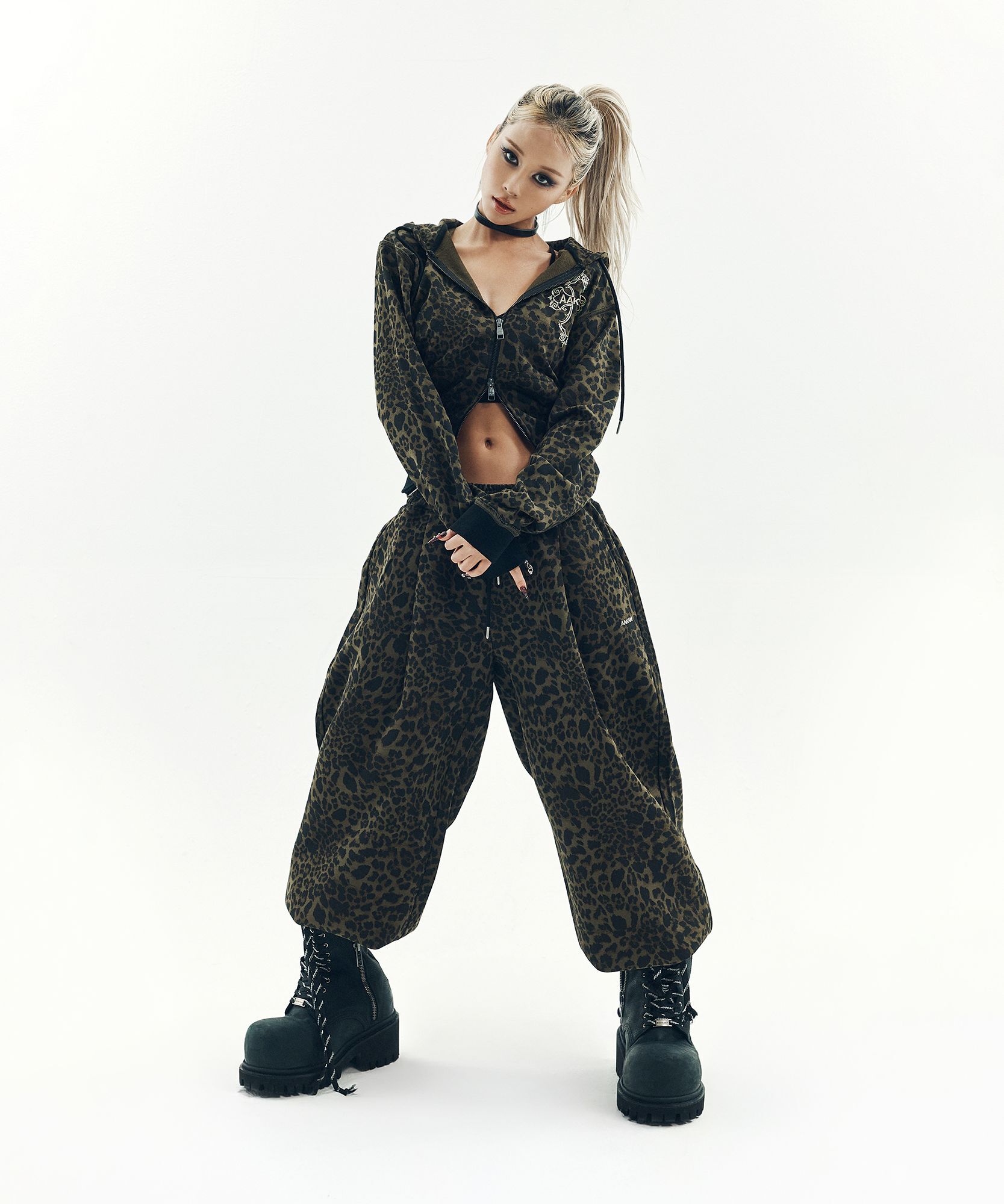 AAKAM CROS2 豹紋棉質運動長褲 卡其 AK25PT73KH