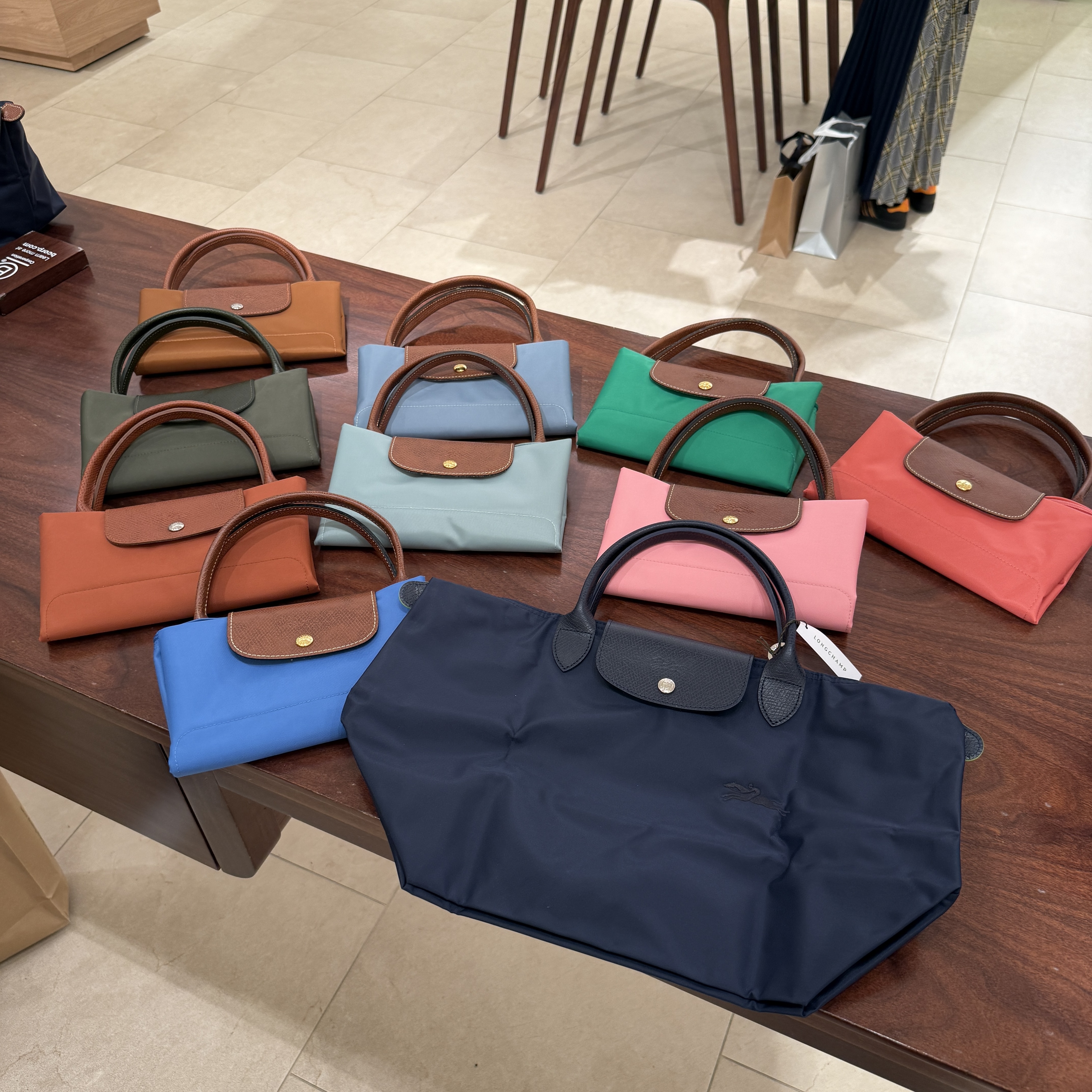 Longchamp le pliage classic short handle bag M