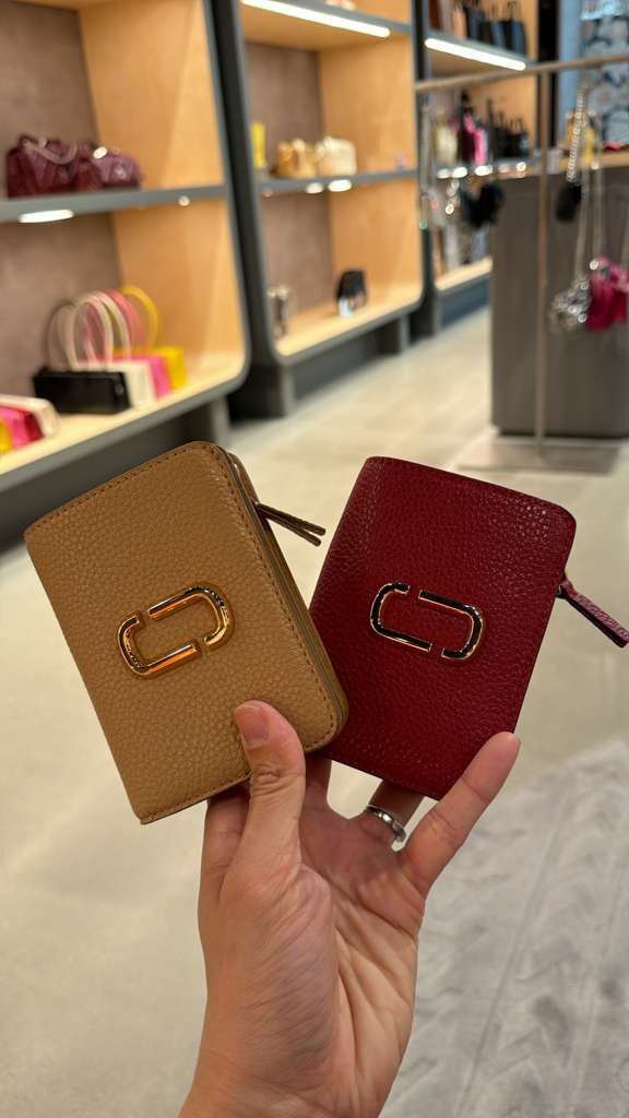 YP098 Marc Jacobs The J Marc 荔枝紋拉鍊短銀包