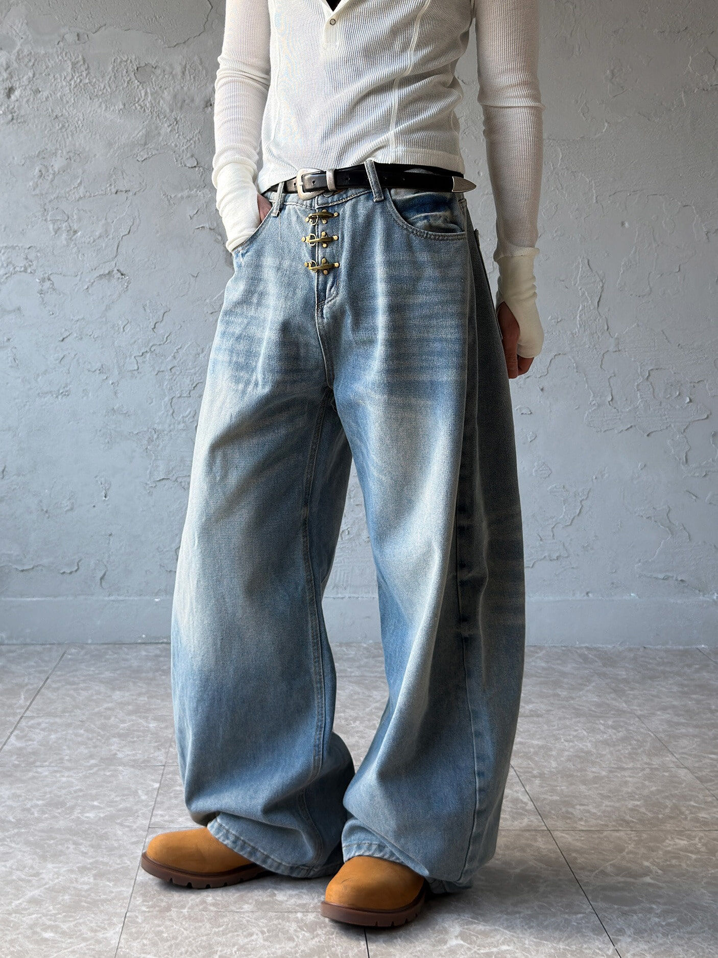 黃銅鉤扣寬牛仔褲