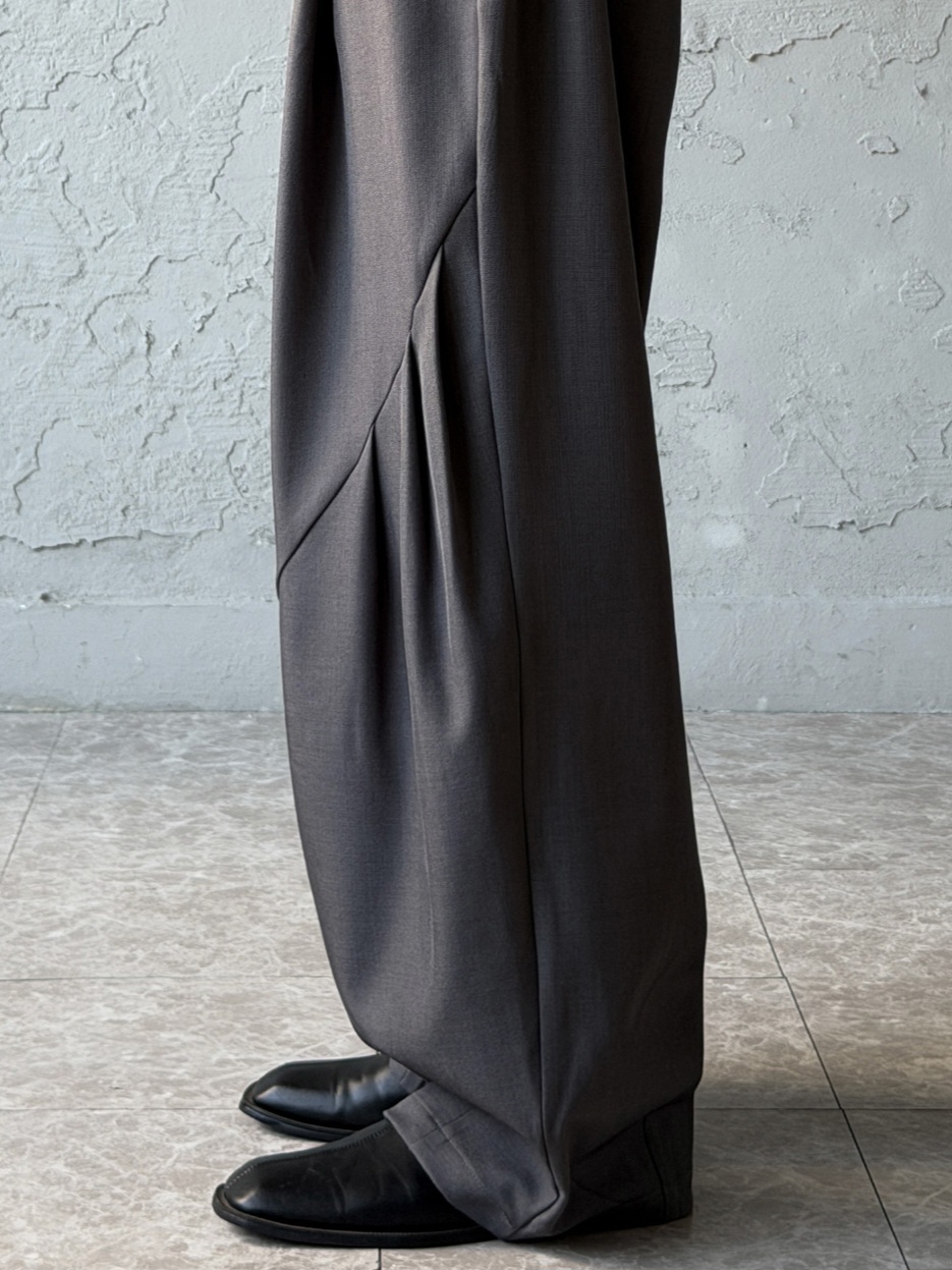 弧線捏折寬西裝褲