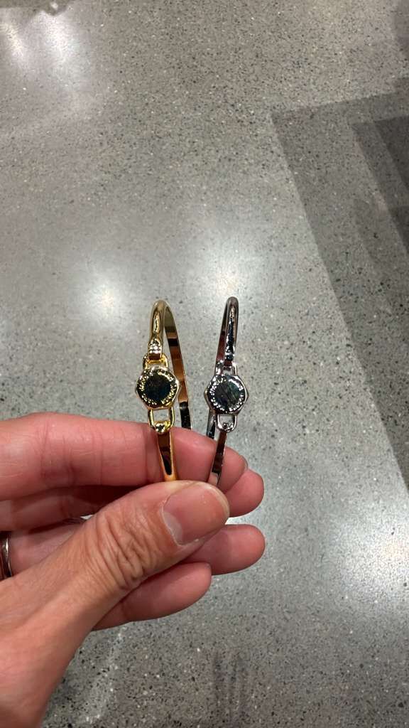 YP105 Marc Jacobs The Button 鉸鏈式圓牌手環