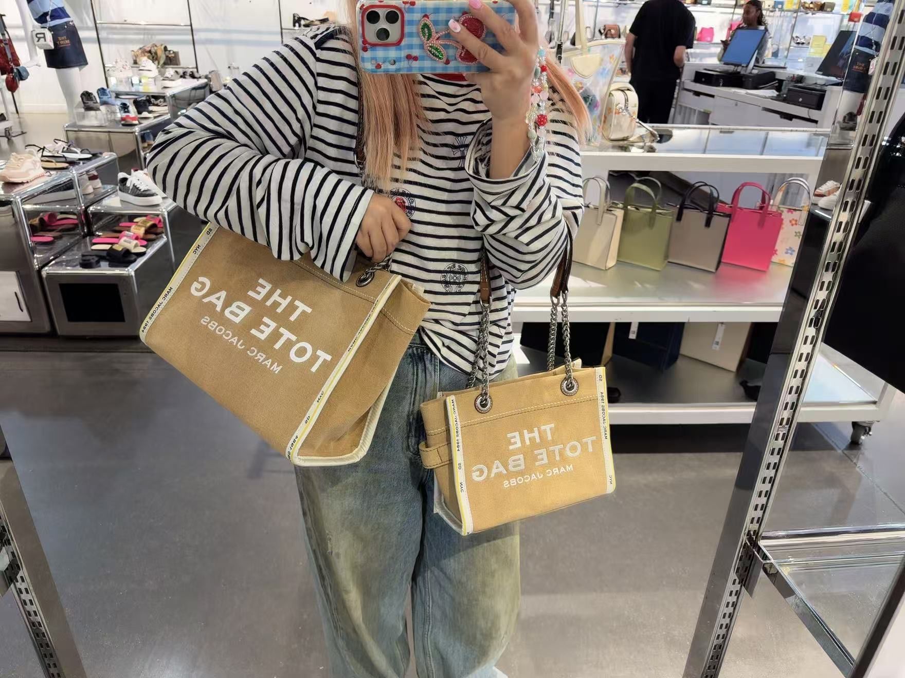 【預購】Marc Jacobs H042258 奶茶色帆布肩背袋