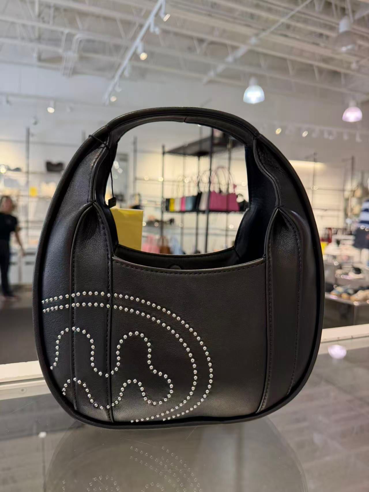 【預購】Marc Jacobs H042259 半月手袋