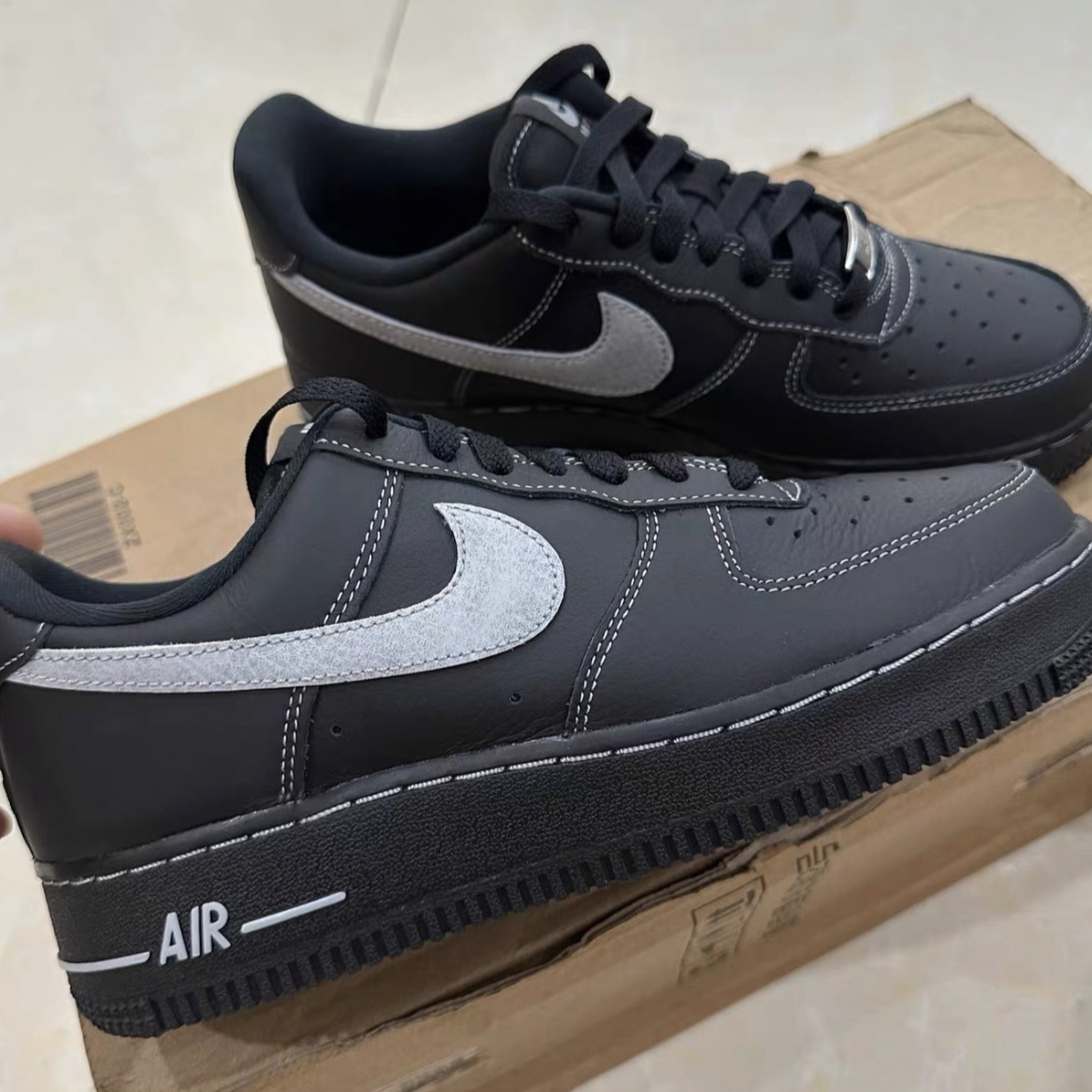 NIKE AIR FORCE 1 LV8 GS 黑灰色 白縫線 荔枝皮 AF1 大童鞋 女鞋