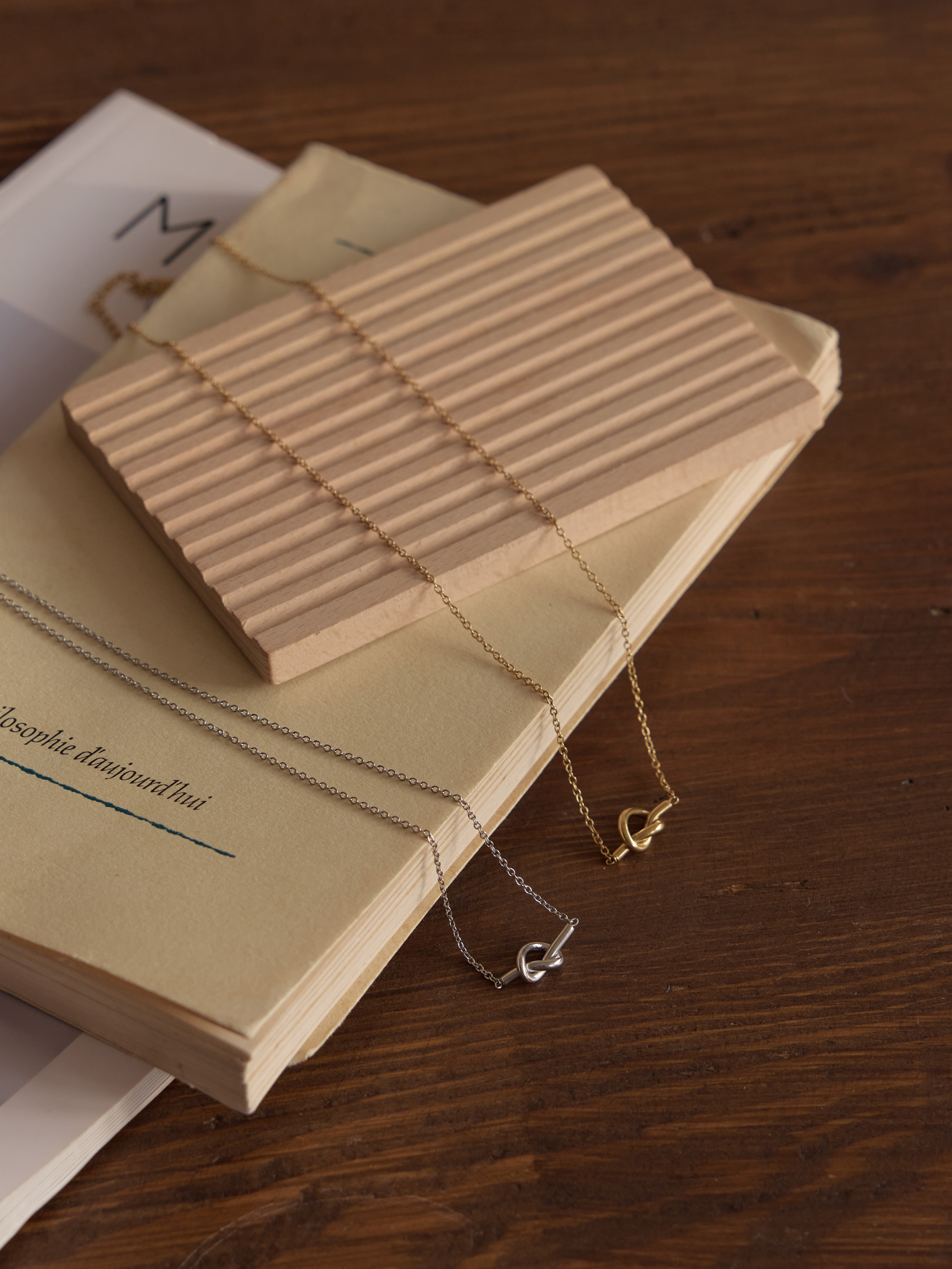 質感扭結垂墜項鍊