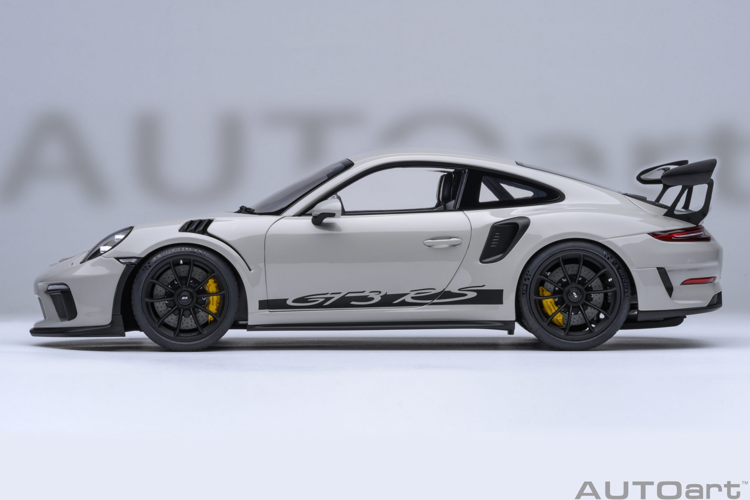 預訂 (訂金$300) (預訂價$1512) :1/18 AUTOART Porsche 911 (991.2) GT3 RS (Crayon) (78180)