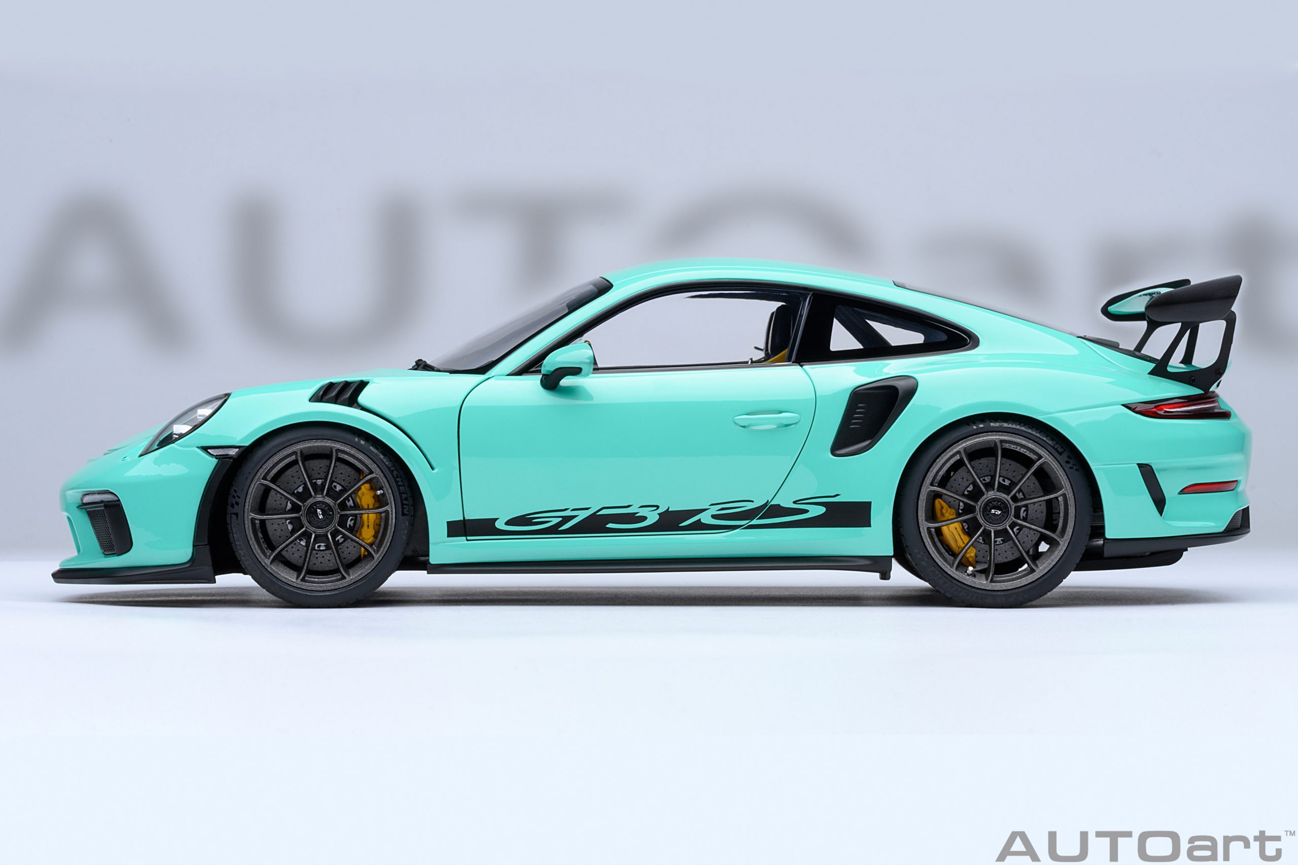 預訂 (訂金$300) (預訂價$1512) :1/18 AUTOART Porsche 911 (991.2) GT3 RS (Mint Green) (78181)