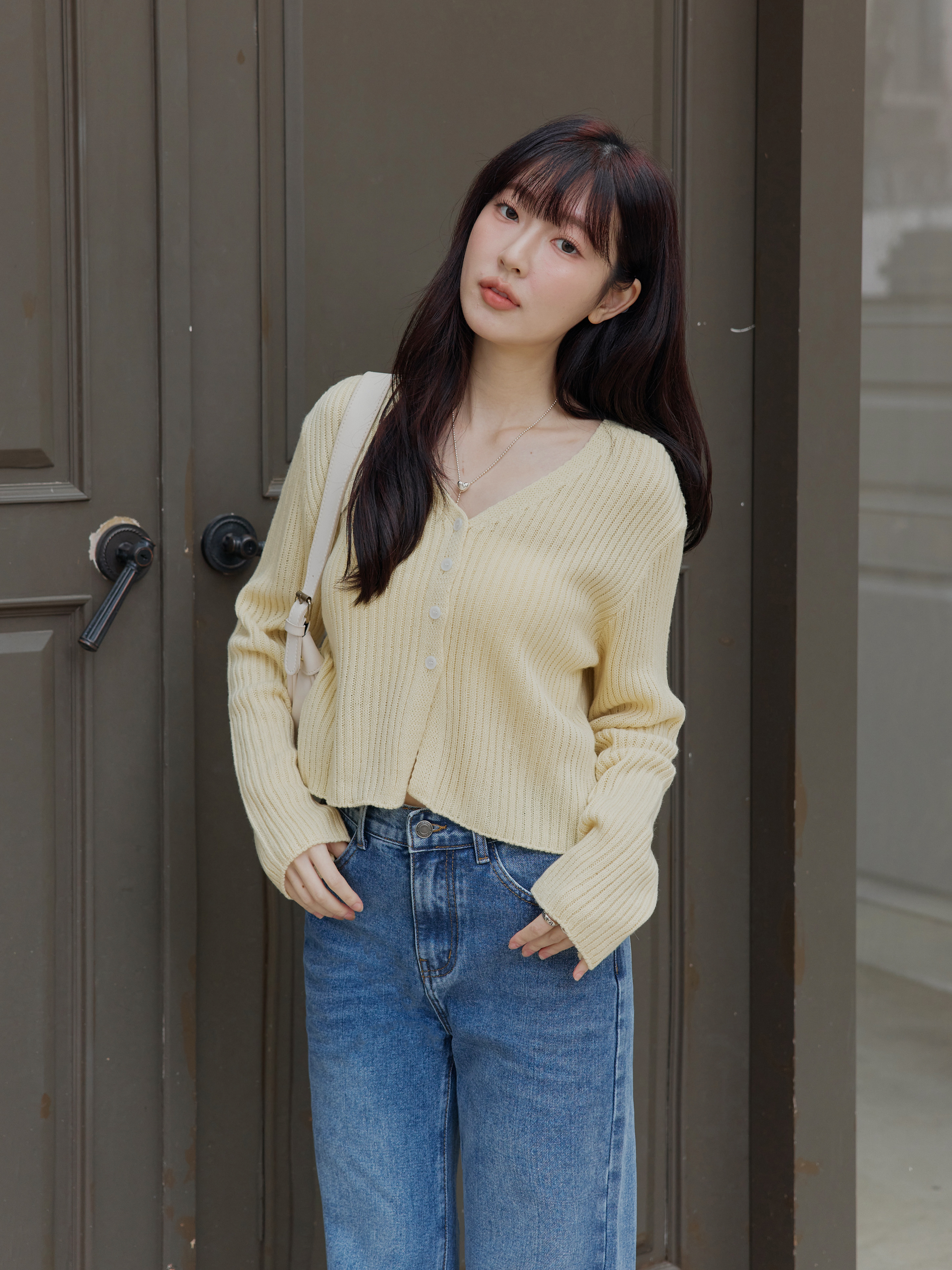 簡約V領排釦針織衫