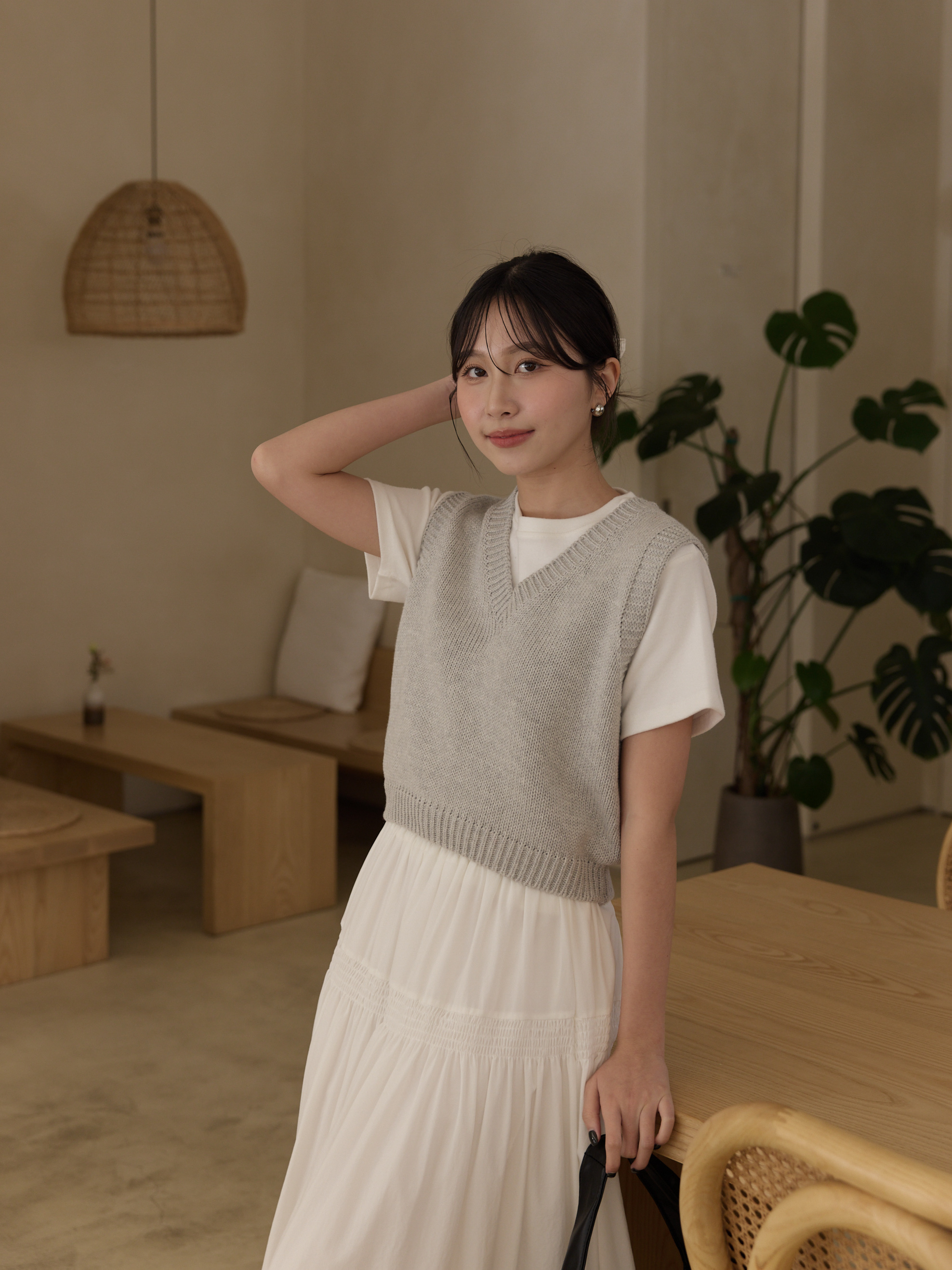 低飽和極百搭V領針織背心