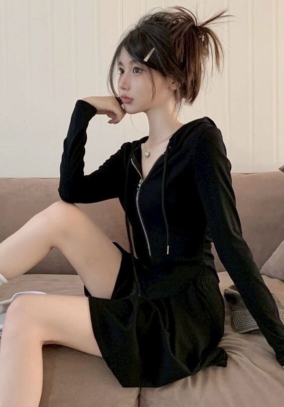 拉鍊短版連帽外套+鬆緊褲裙