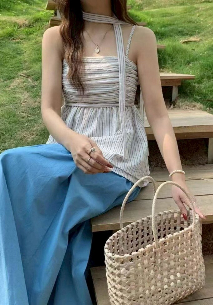 條紋繞脖+抓皺後鬆緊條紋背心