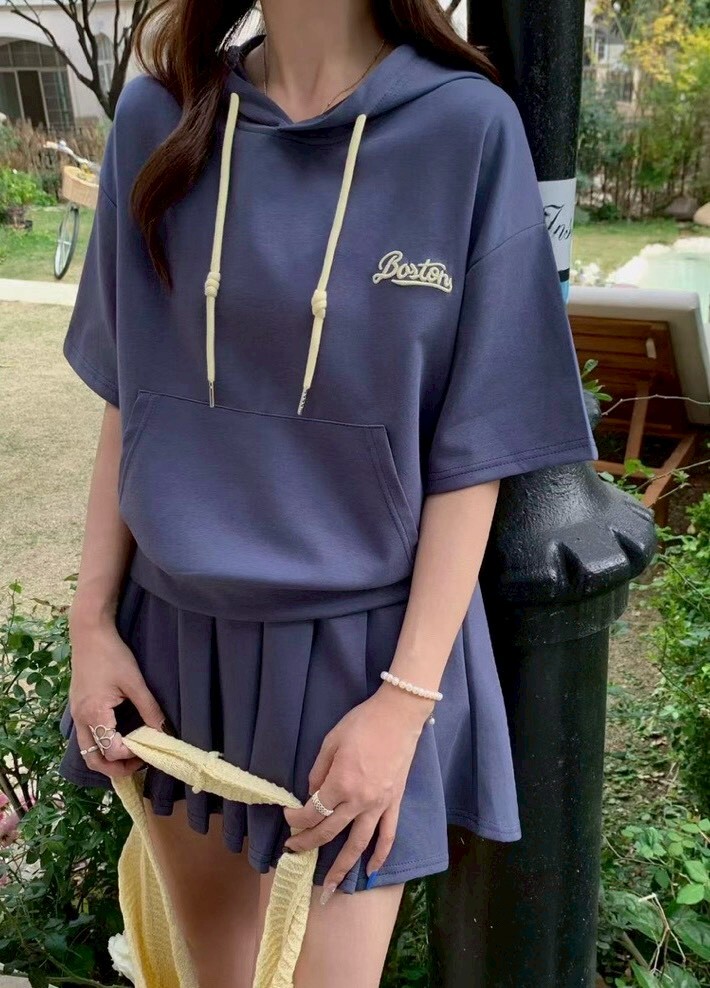 刺繡字連帽棉質衣+百摺褲裙