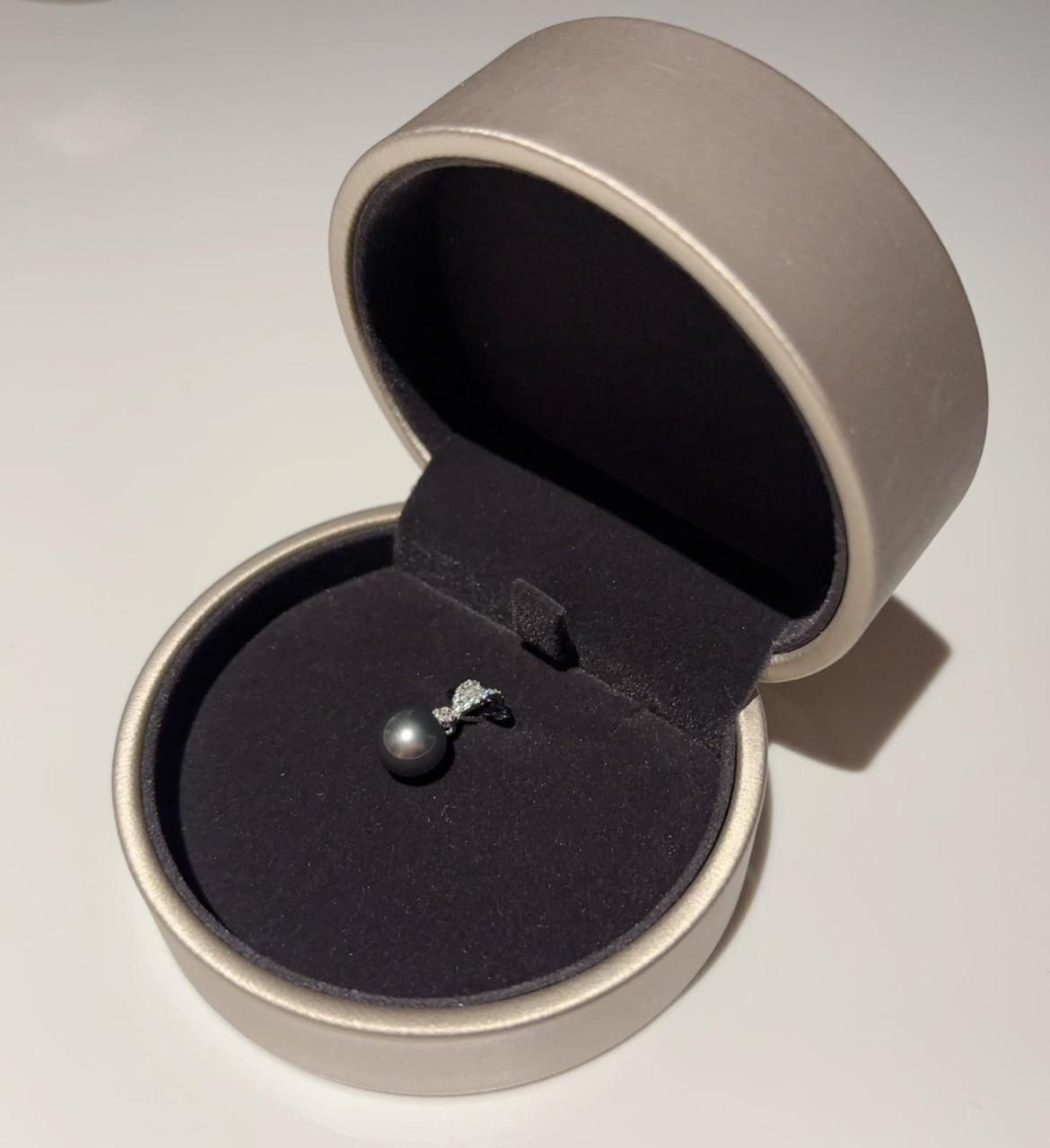 A3 - 大溪地黑珍珠奢華吊墜（配盒）純銀扣配莫桑石 * 大溪地黑珍珠9mm