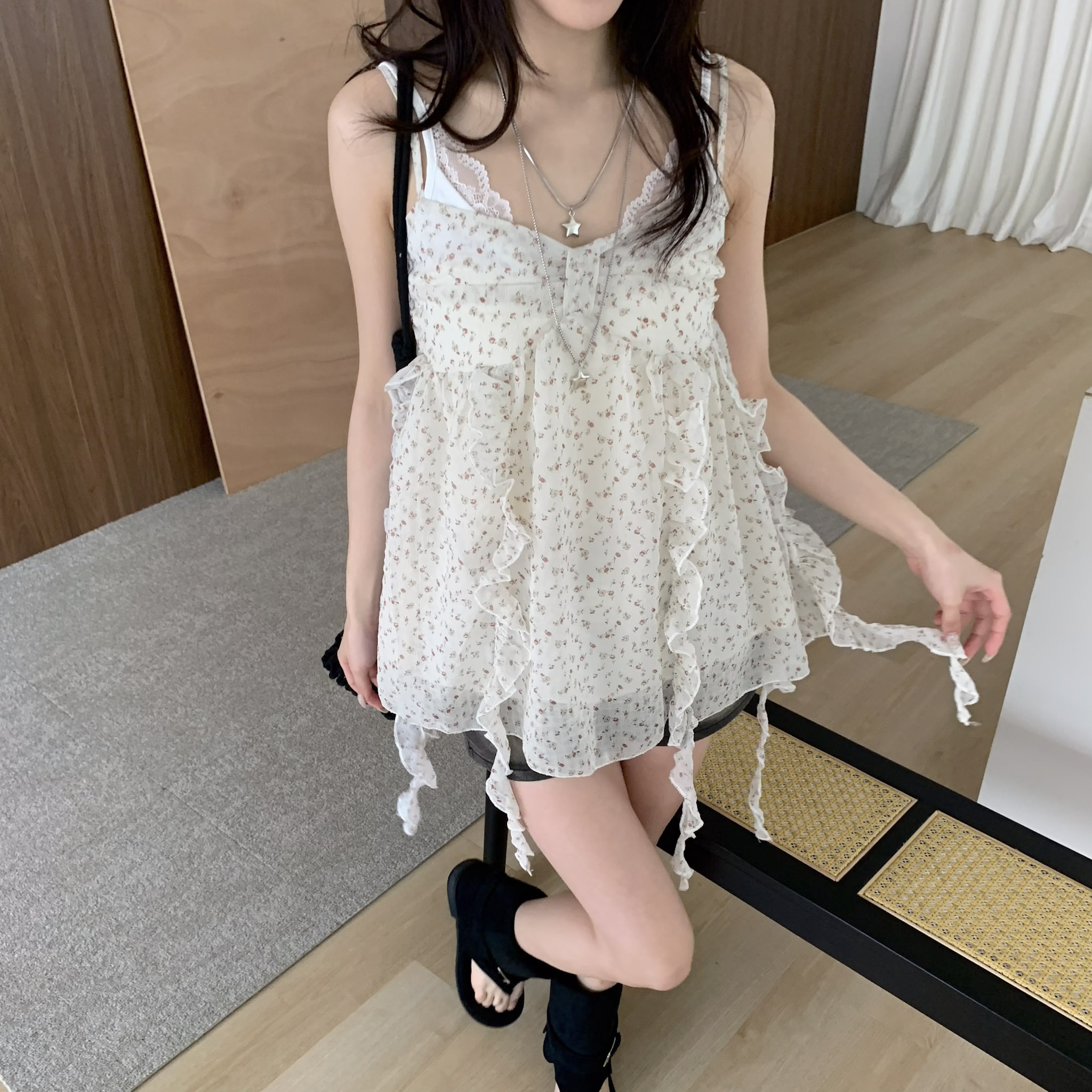 ISA_浪漫不羈 設計感壓縐泡泡紗碎花吊帶_64063