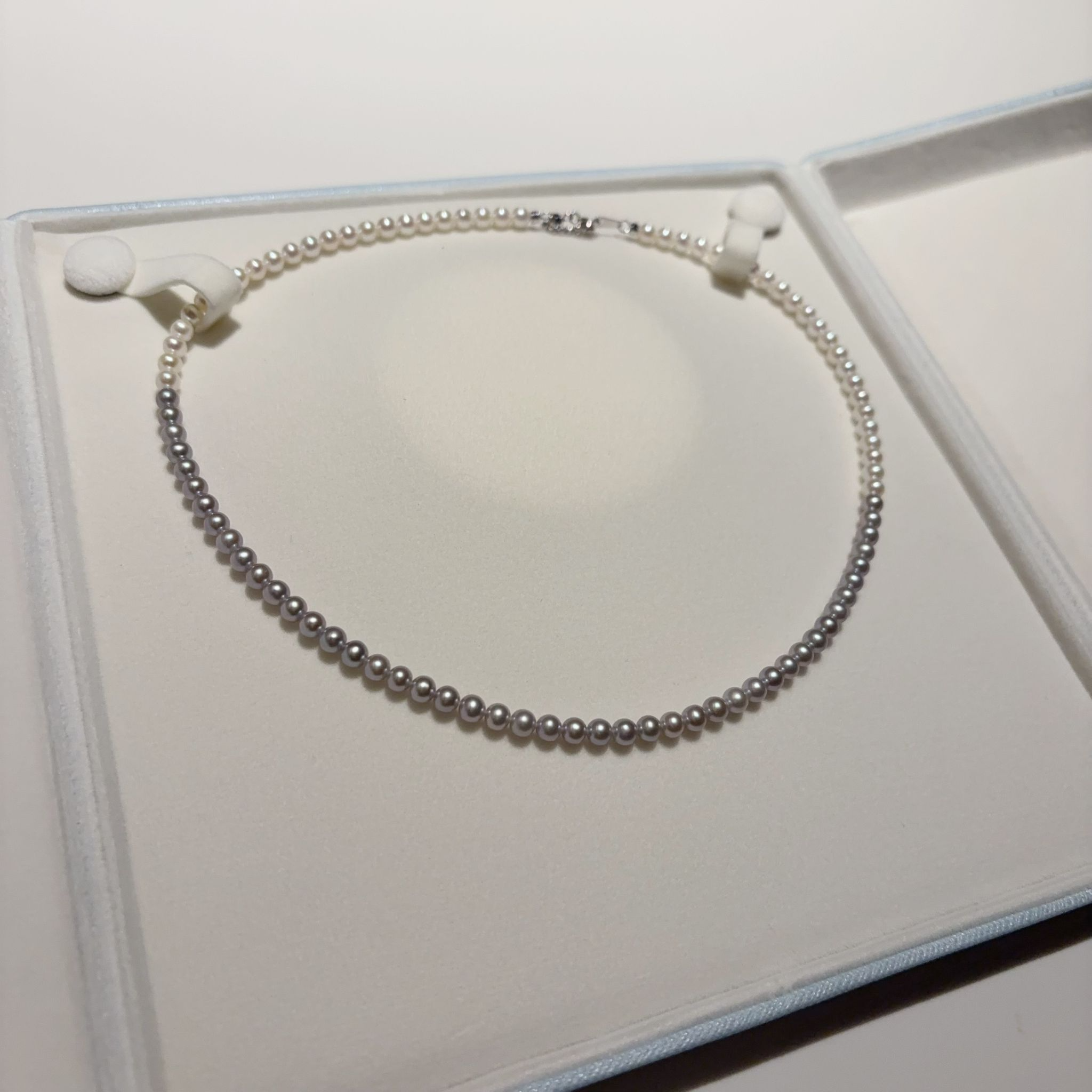 A5 - 天然淡水雙拼色頸鏈款（配盒）純銀扣可適當調節長短 * 天然淡水月光白配天然罕有灰藍