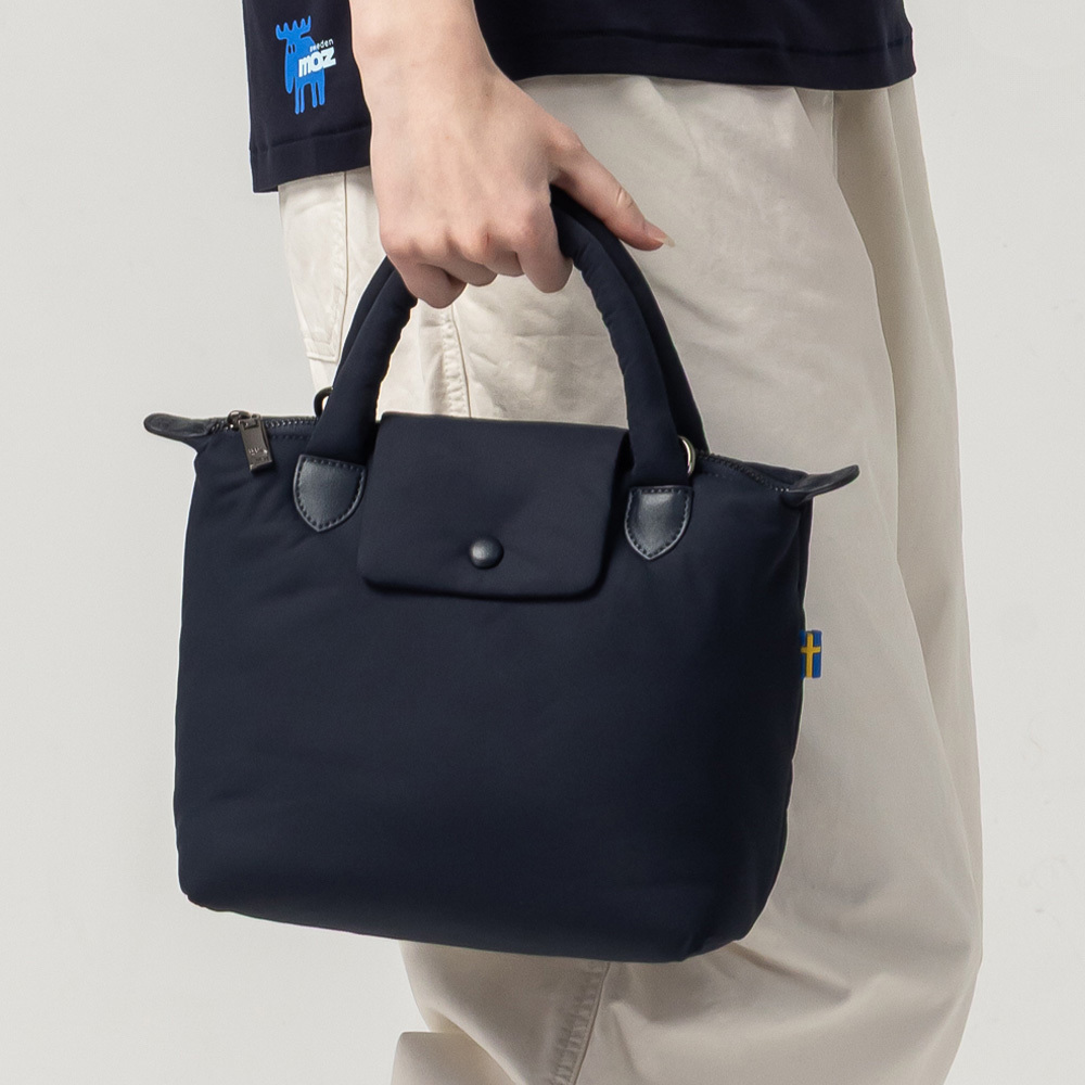 【新品預購】瑞典雲朵包系列｜防潑水 雲朵 水餃包(海軍藍)M