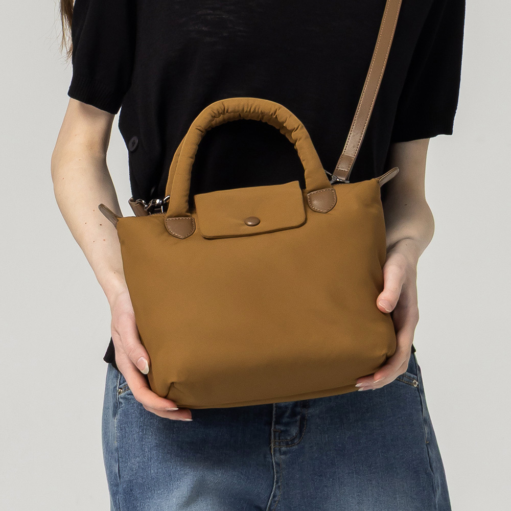 【新品預購】瑞典雲朵包系列｜防潑水 雲朵 水餃包(駝色)M