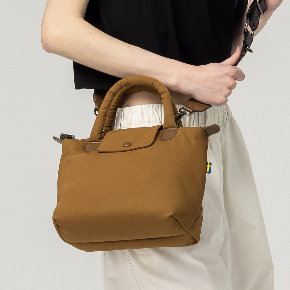 【新品預購】瑞典雲朵包系列｜防潑水 雲朵 水餃包(駝色)M